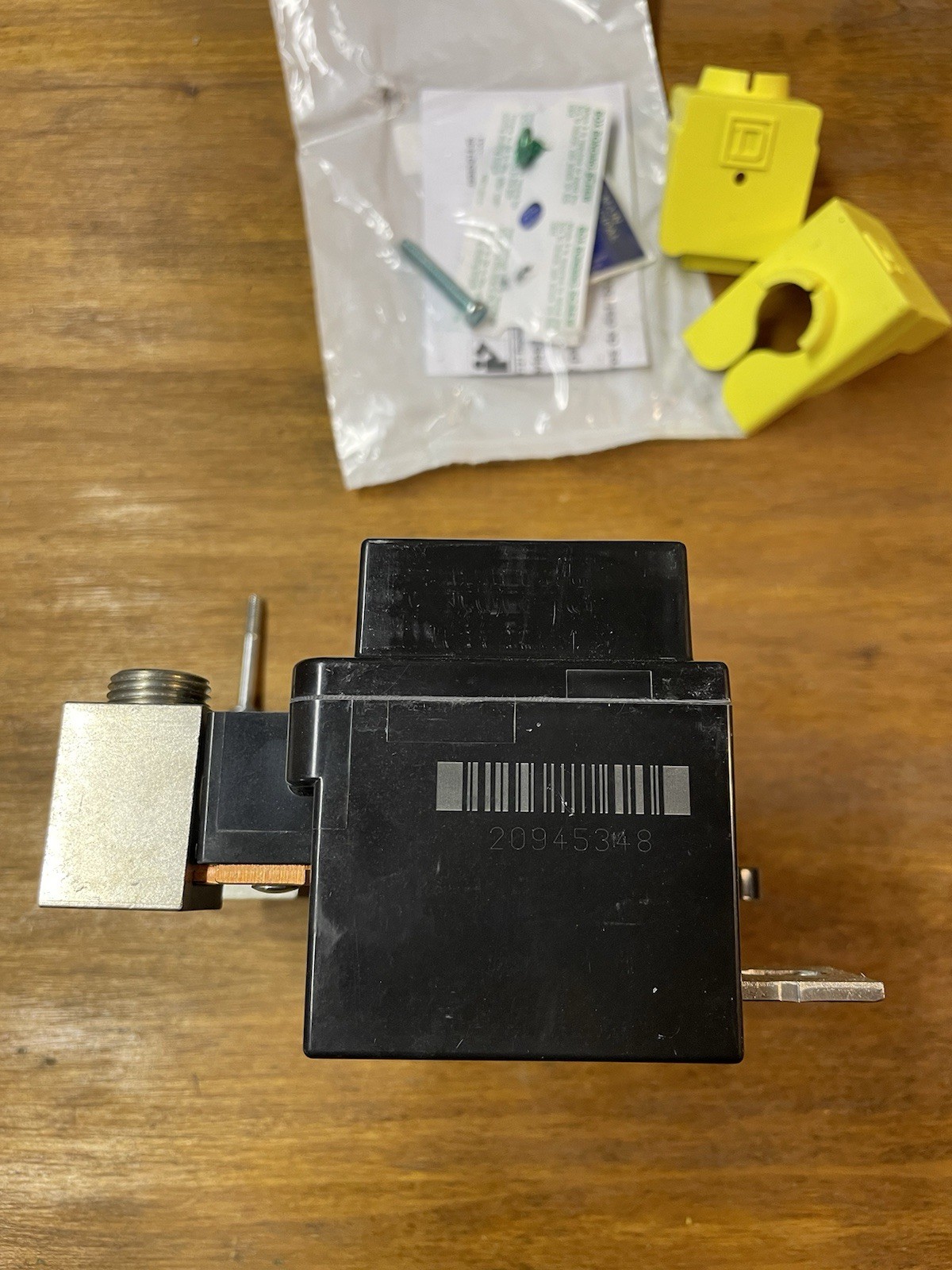 Square D QOM2200VH 200A Circuit Breaker 120/240V Bolt-On AC Rectangular 2-Pole
