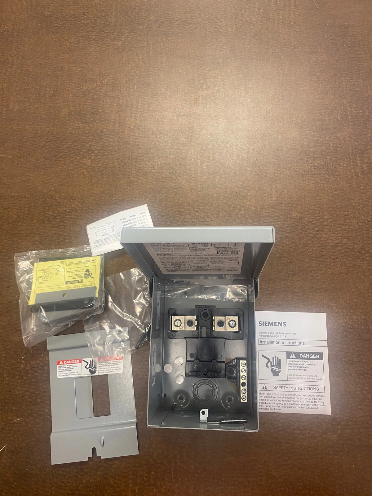 Siemens 60A W0204ML1060 Electrical Load Center – 120/240VAC, Single Phase