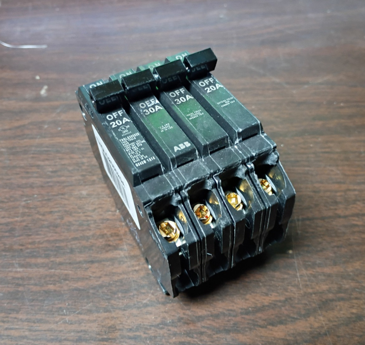 ABB THQLQ203020A CIRCUIT BREAKER Q-LINE 20-30-20 AMP 2-1P+1-2P NEW NO BOX