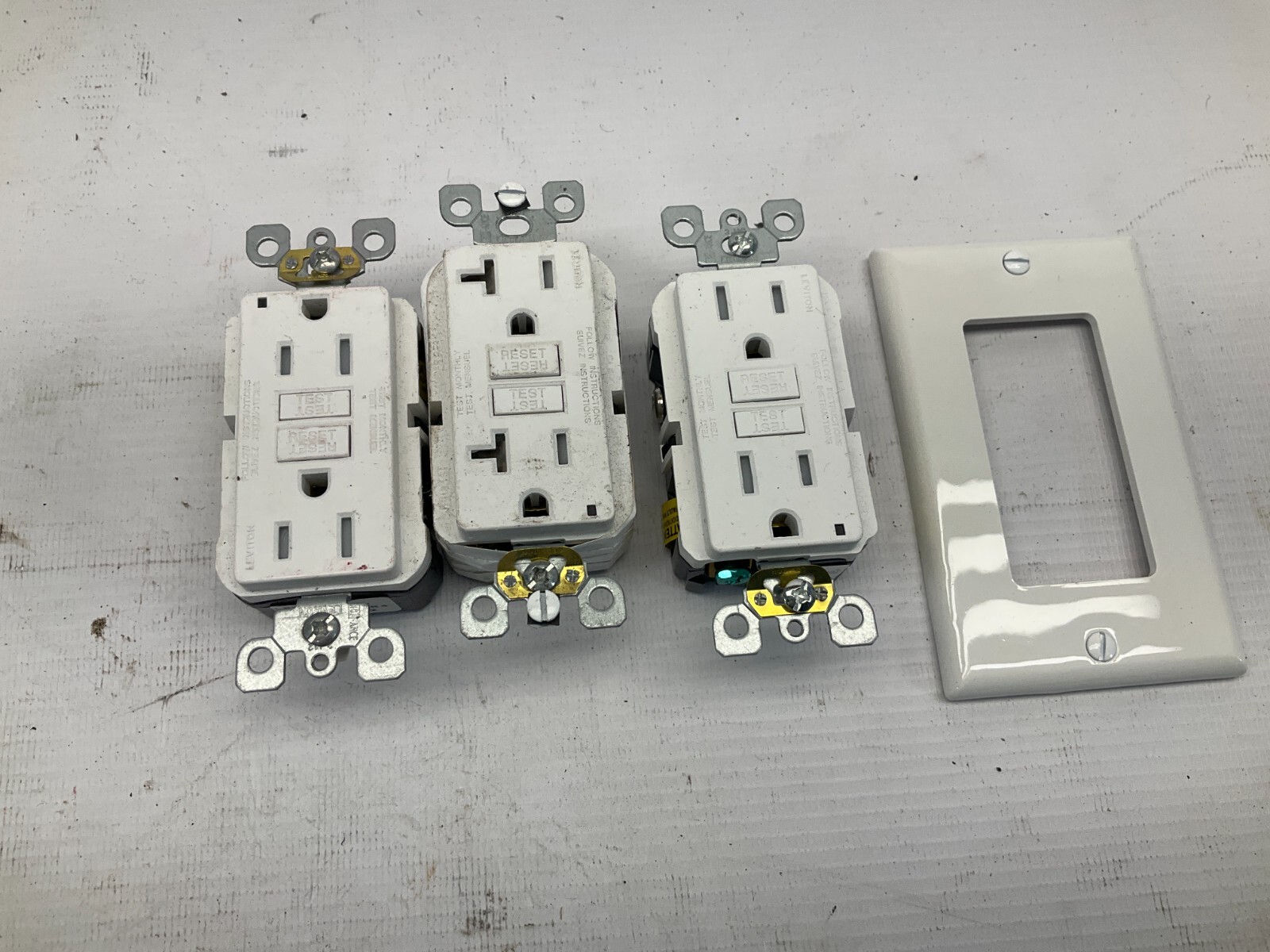 Set Of 3 Eaton NSB SGF15W Outlets GFCI Duplex Receptacle 15A 125V White EA T