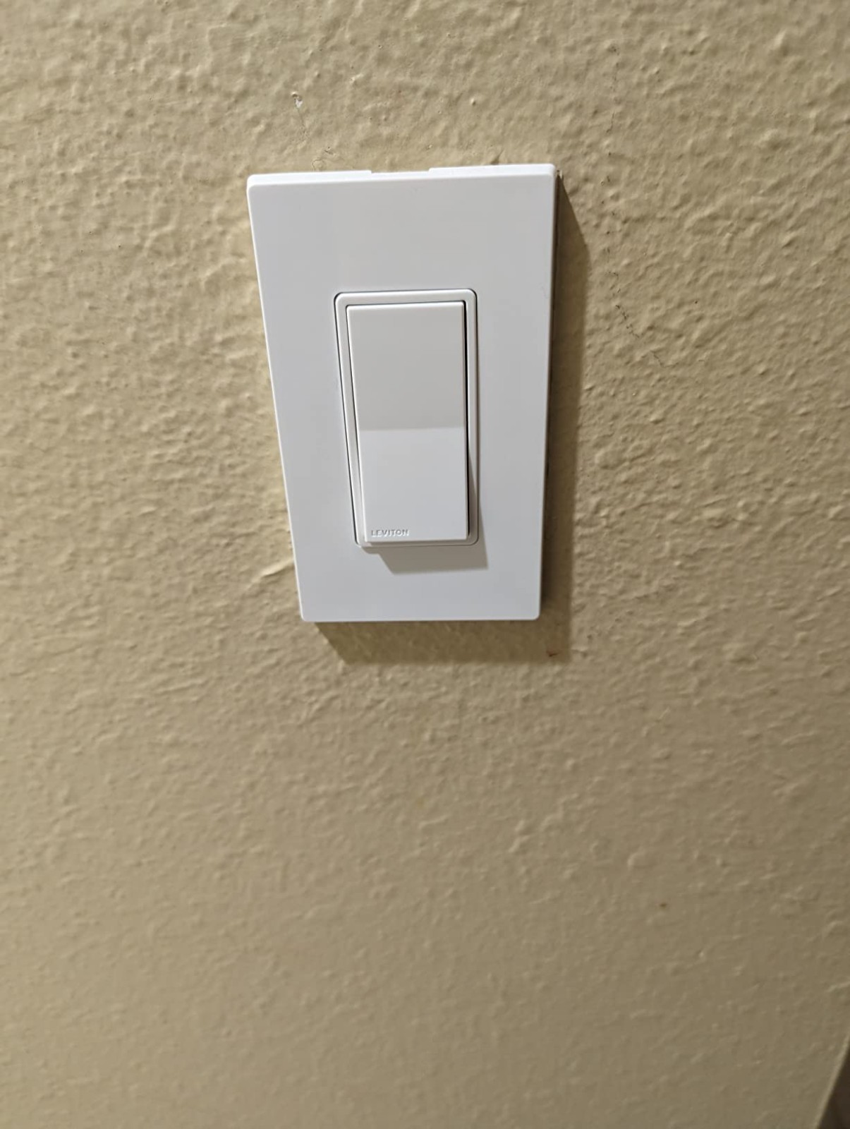 BRAND NEW 80301-SW 1-Gang Screwless Wall Plate Decora White – 20 Pieces per box