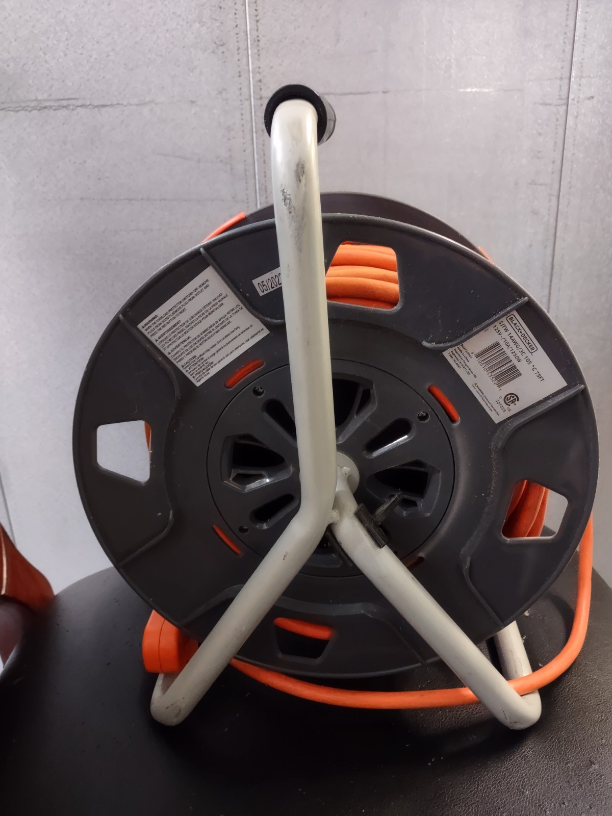 Black + Decker Retractable Extension Cord, with 4 Outlets – 14AWG SJTW 75 ft