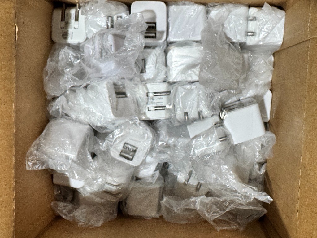 USB Power Adaptor with (2) USB Outlets (Lot of 75 pcs)