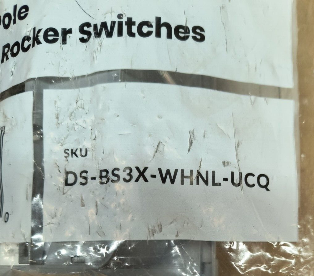 Deako 3 Gang Single Pole Rocker Switch White DS-BS3X-WHNL-UCQ