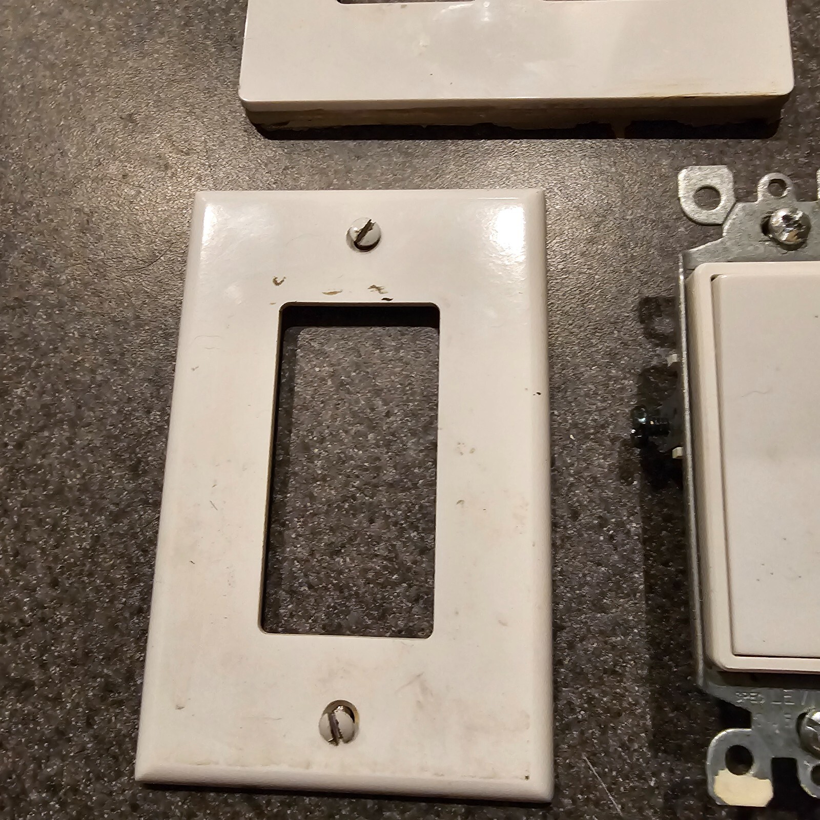 Leviton 3-Way White Smooth Rocker Wall Light Switch 15A 120V USA Seller