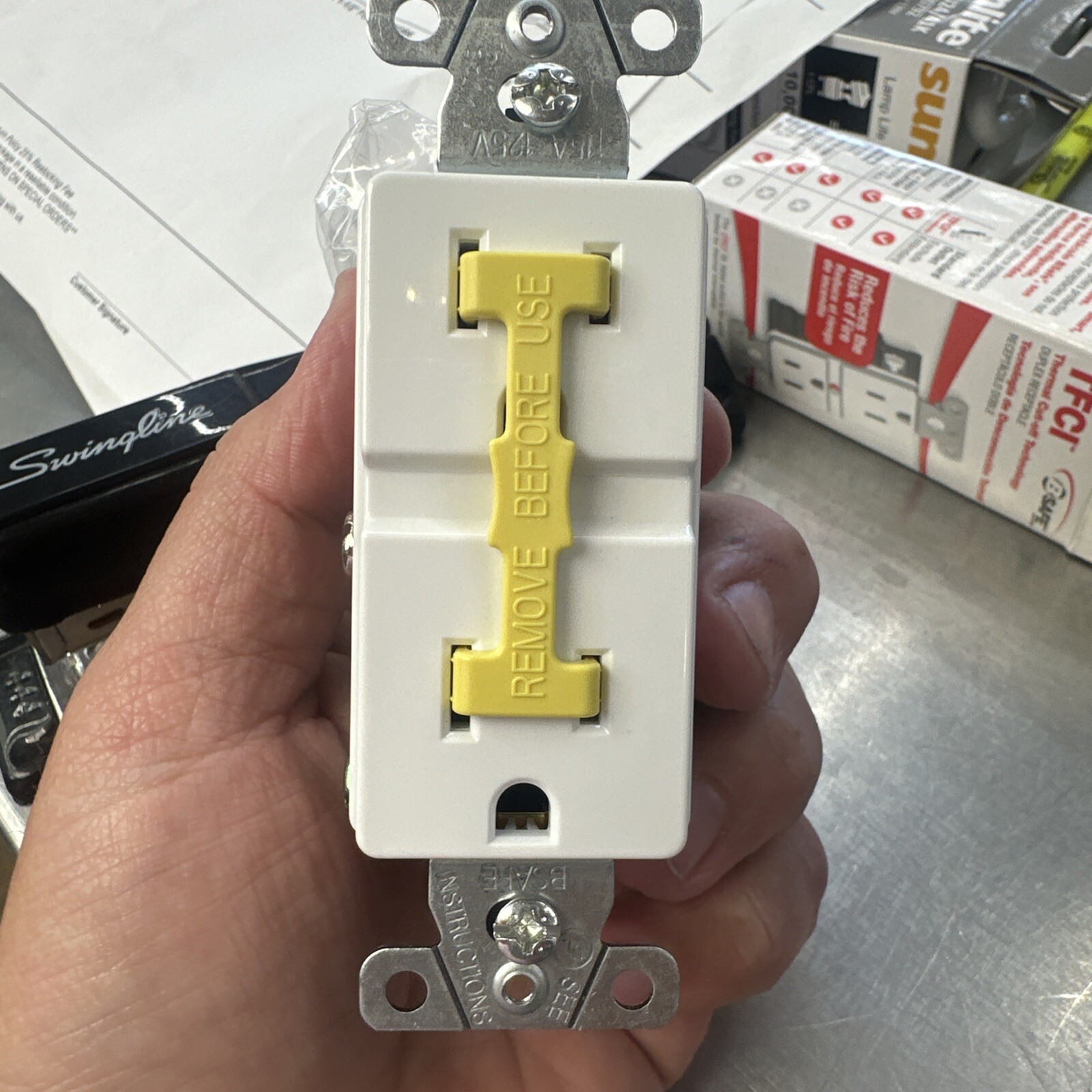 decora 15 amp 125 volt receptacle thermal cut off technology high heat outlet