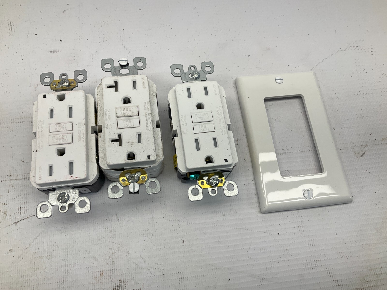 Set Of 3 Eaton NSB SGF15W Outlets GFCI Duplex Receptacle 15A 125V White EA T