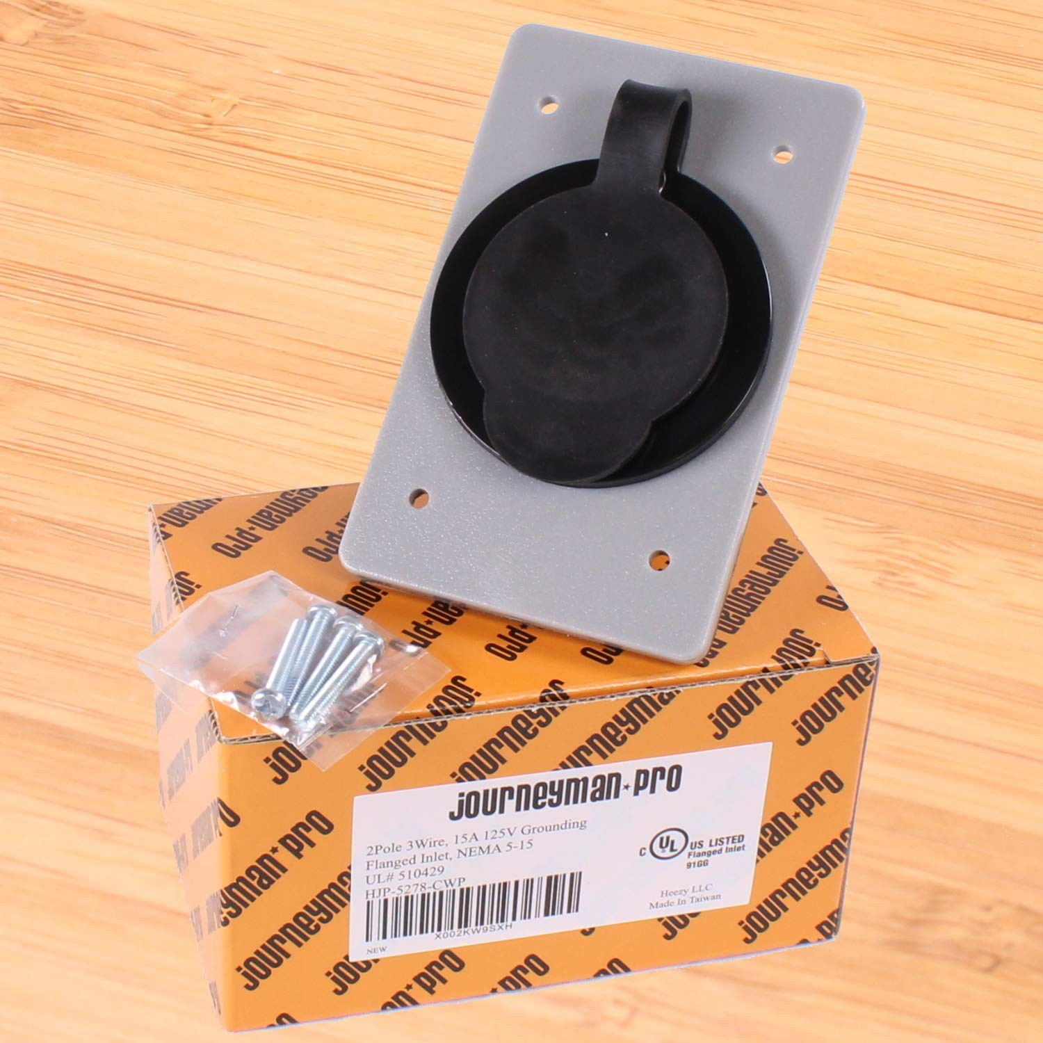 Journeyman-Pro Male – 15 Amp Nema 5-15P Flanged Receptacle 125V