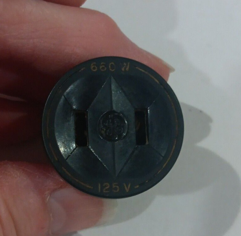 Vintage G E Screw In Plug Base Adapter For Light Bulb Socket 125 Volts AC 660W