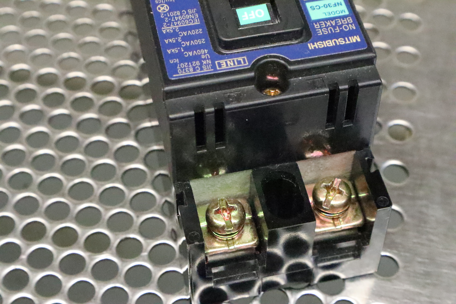 Mitsubishi NF30-CS 10A AC220V 2-Pole Circuit Breaker Used With Warranty