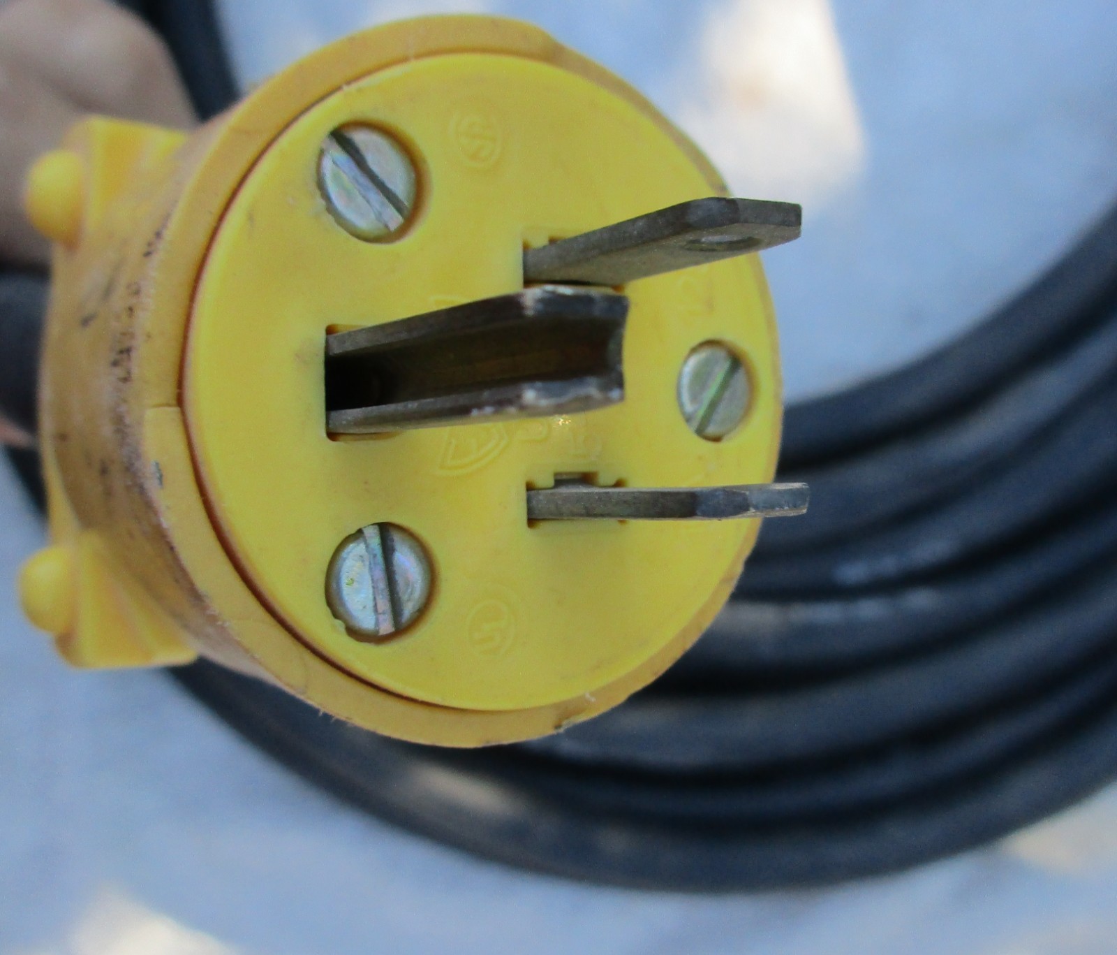 Unbranded RV Extension Cord 30 Amp 60 ft 10/3 Type SOW-A 90degreeC Black/Yellow