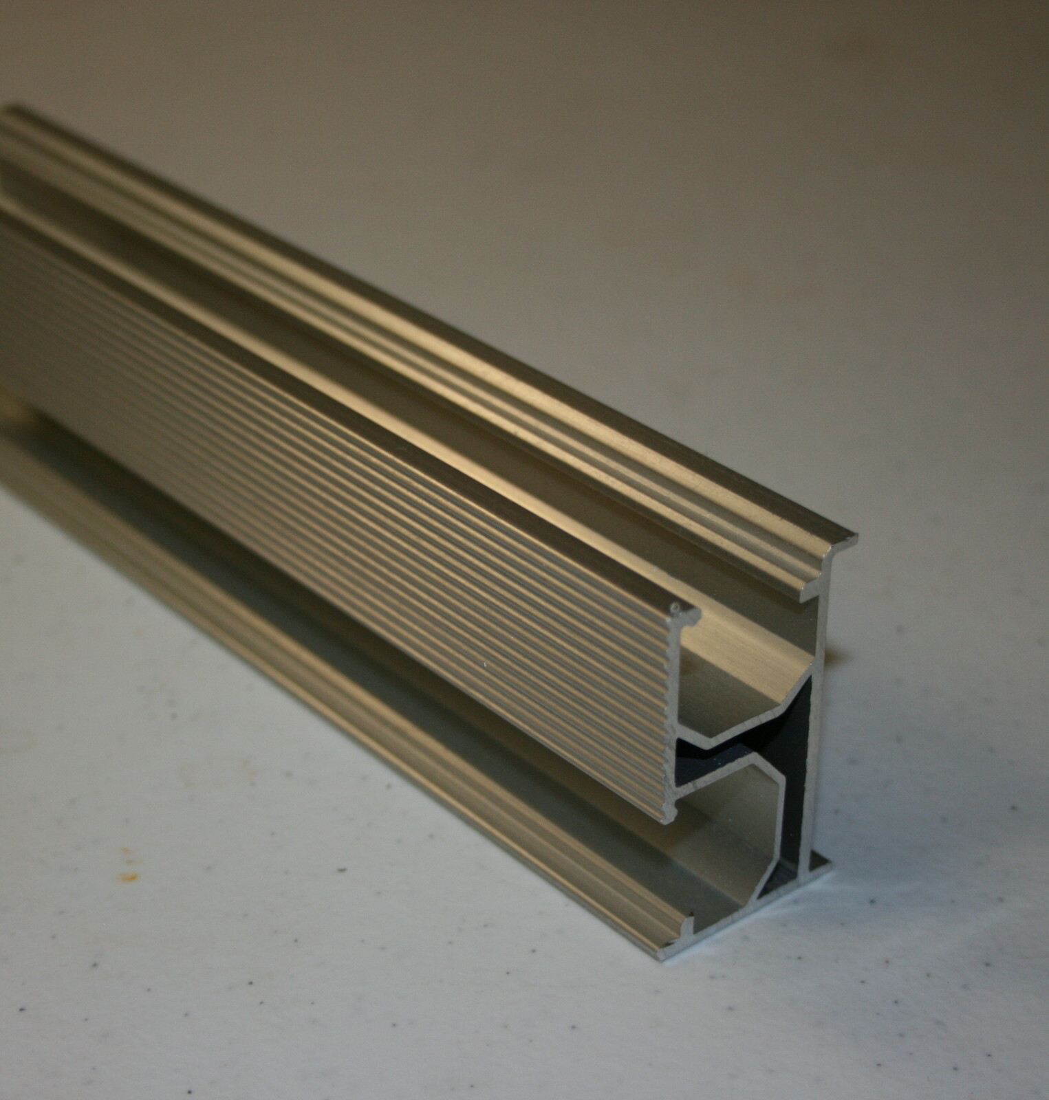 Solar Mounting Rail 88 in (7.3 feet). Planet 4 Solar (UISolar)-Pack of 4 Rails