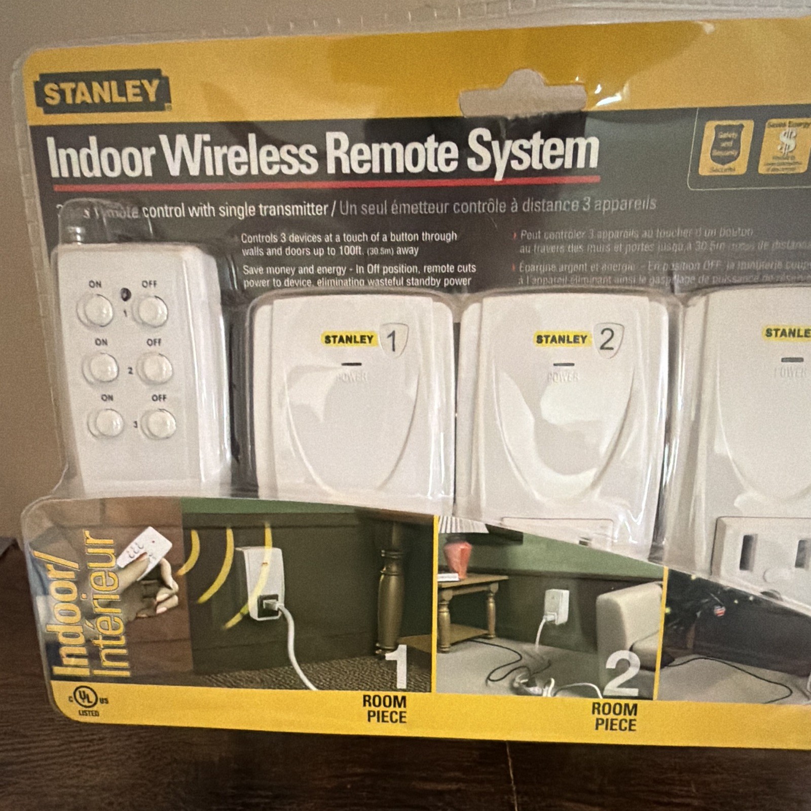 Stanley 28064 Indoor Wireless Remote Control System, 3 Outlets Plug-In 120V 15A