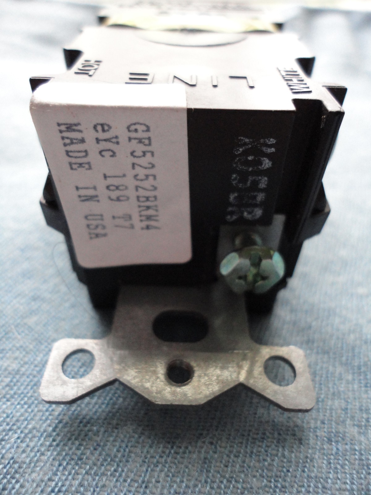 LOT 3 – Lutron 15A GFCI Receptacle Satin Matte Black / SCR-15-GFCI-MN Midnight