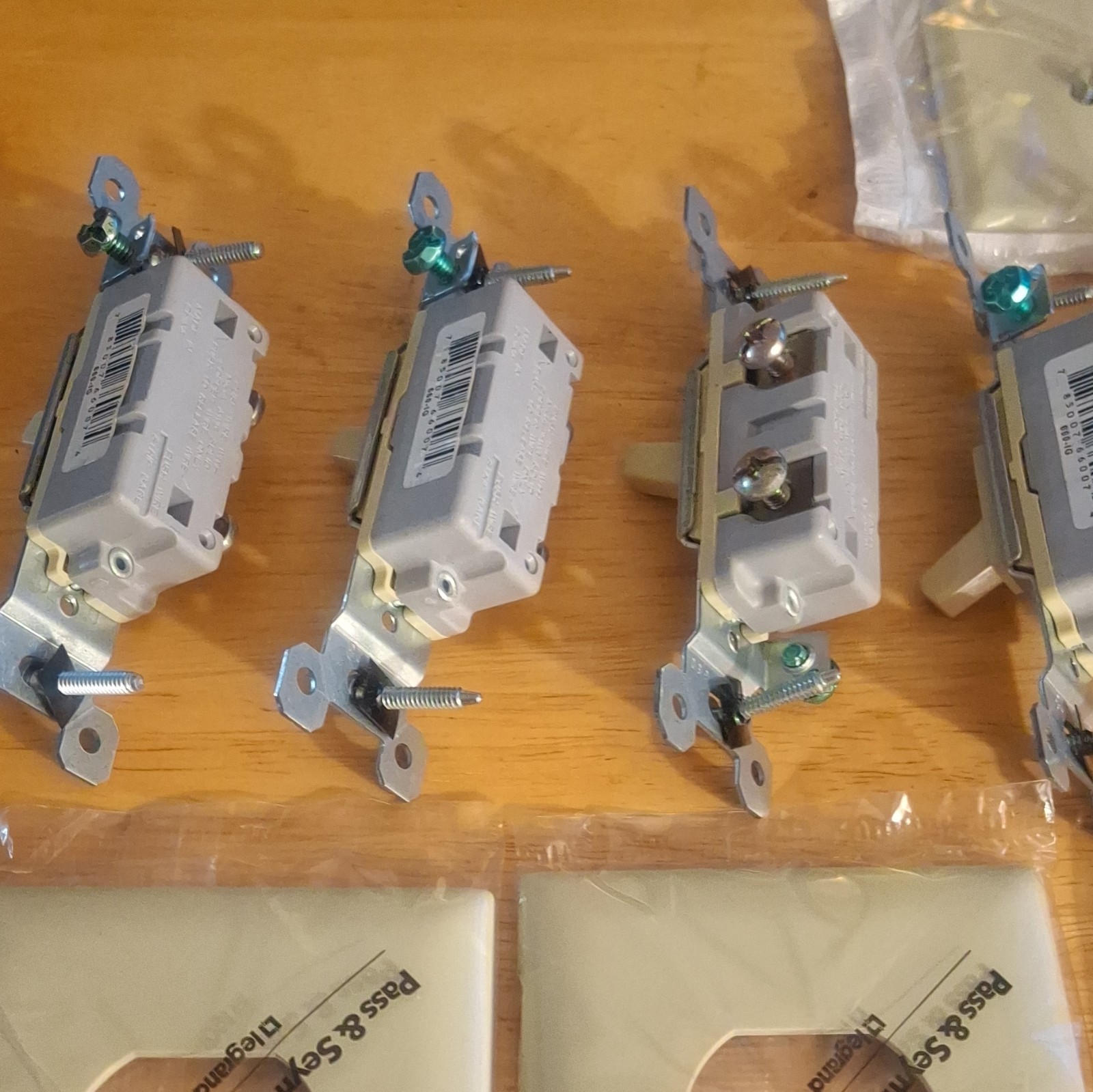 TradeMaster Ivory/White Toggle Switch, Duplex Outlets & Unbreakable Plates 15A
