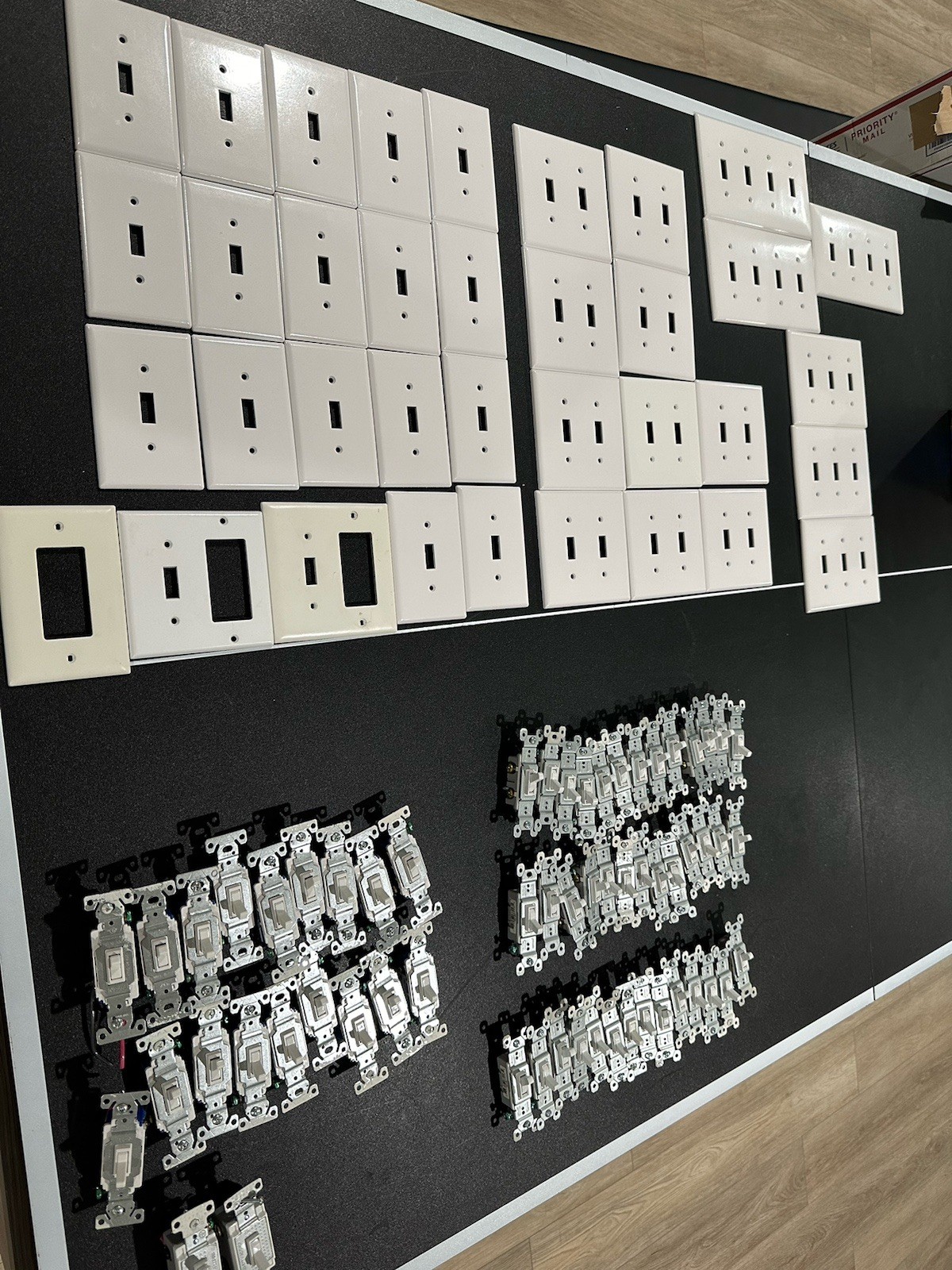 🔥 60 PCS 40×2 way 18×3 way 2×4 way wall light switch. 36 cover plate lot 🔥