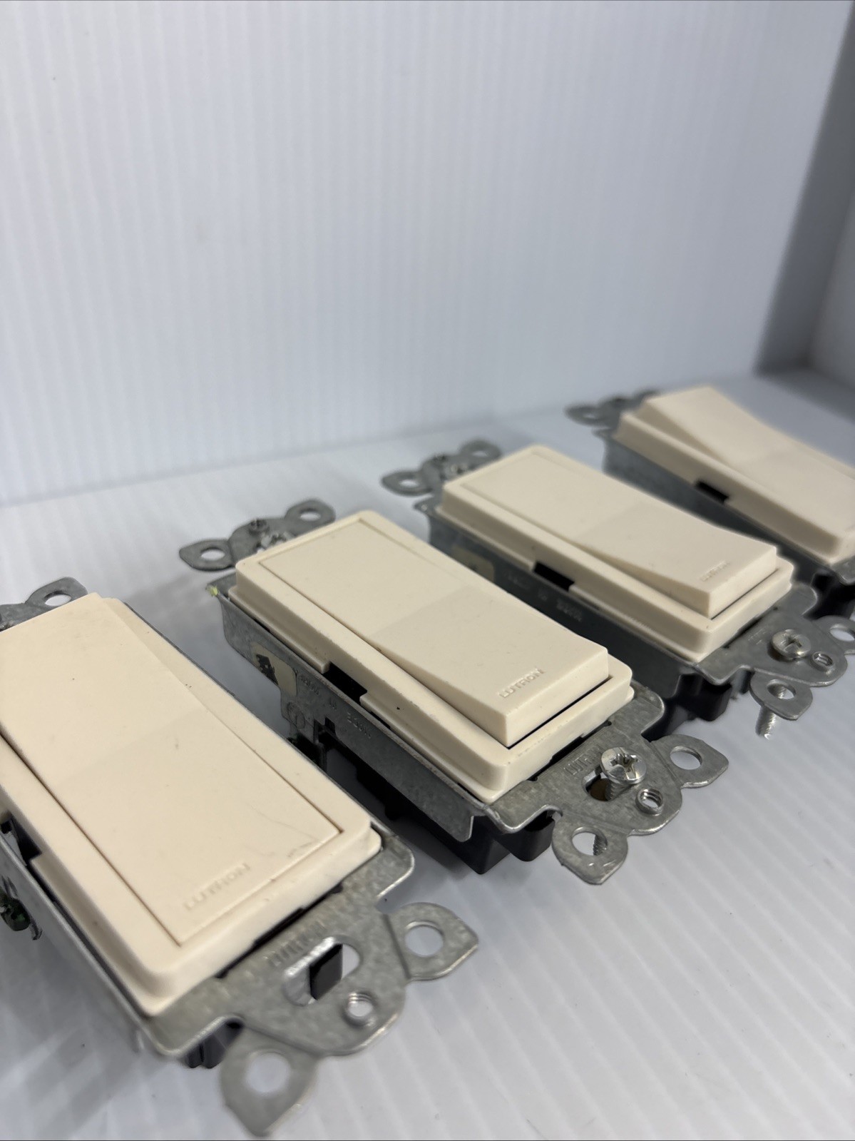 Lot Of 4 LUTRON single pole switch Beige finish (h)