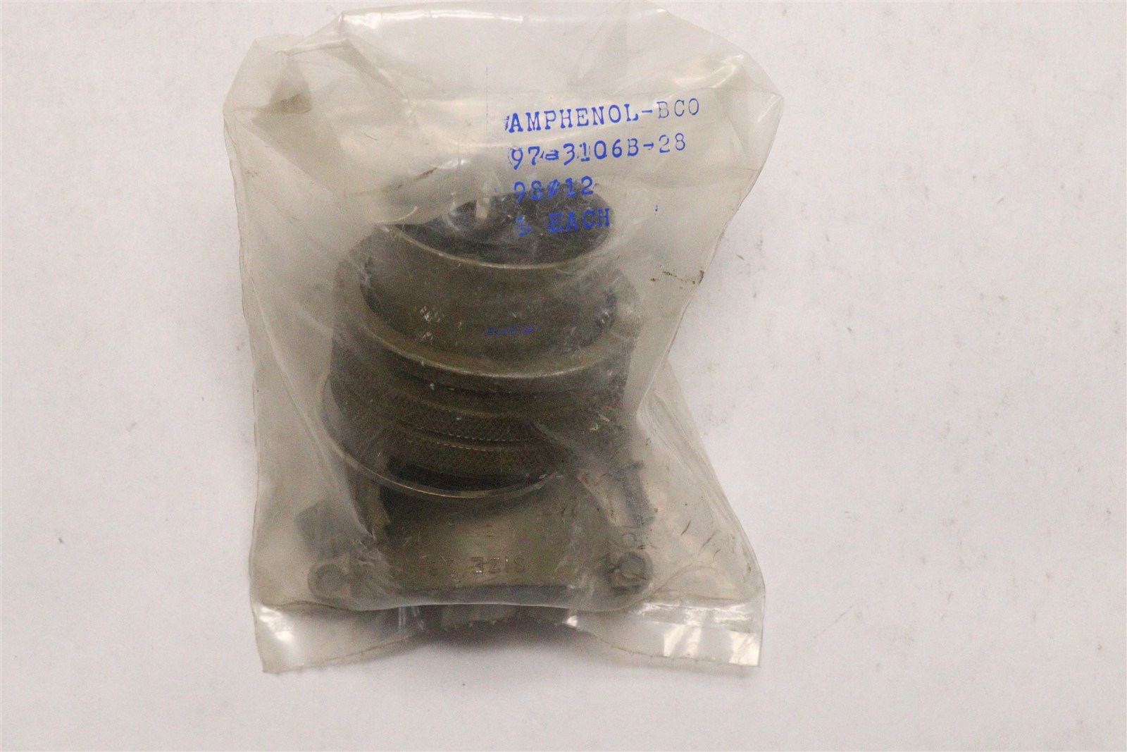 AMPHENOL-BCO 97 SERIES CIRCULAR CONNECTOR PLUG 97-3106B-28