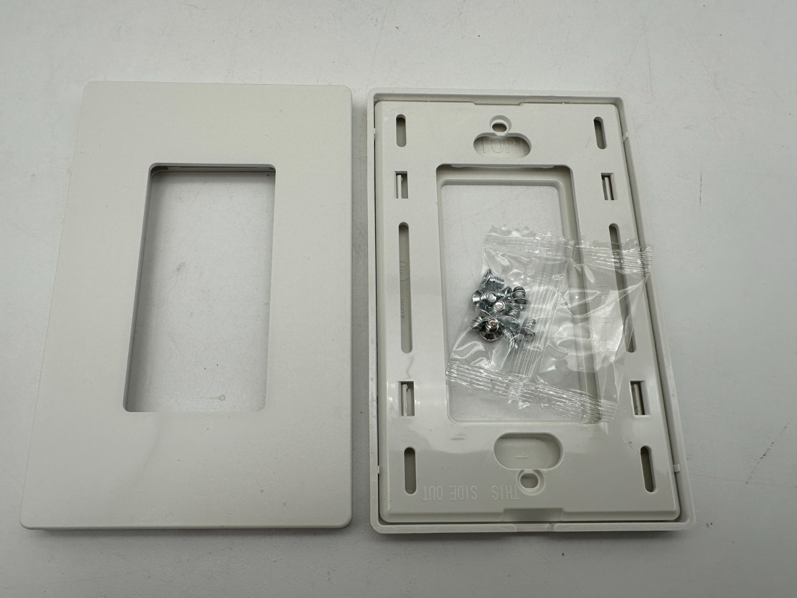 BESTTEN 10 Pack Screwless Decorator Wall Plate Outlet Cover Matte White