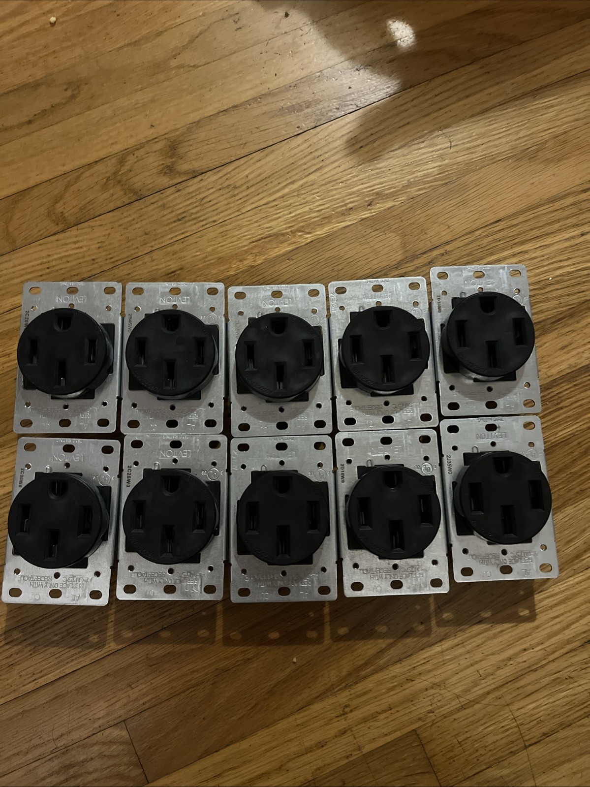 Lot of 10 – Leviton 50 Amp NEMA 14-50R 125/250v Outlet Flush Mount Receptacle