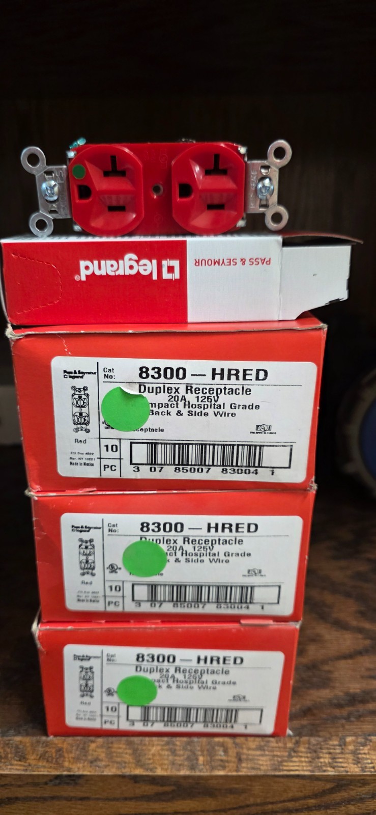 Legrand Radiant 8300-HRED Duplex Receptacle Hospital Grade Back/Side Wire-10 Pck