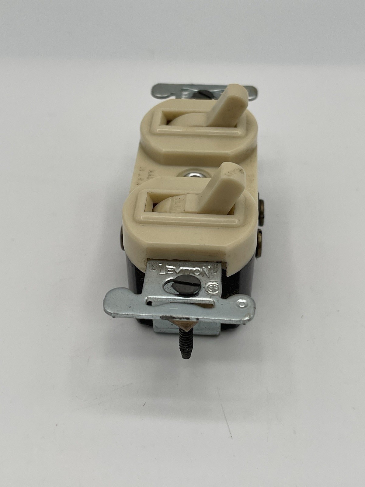 Leviton 5241-I Single-Pole 3-Way AC Combo Switch Ivory 15A 120/277V NOS