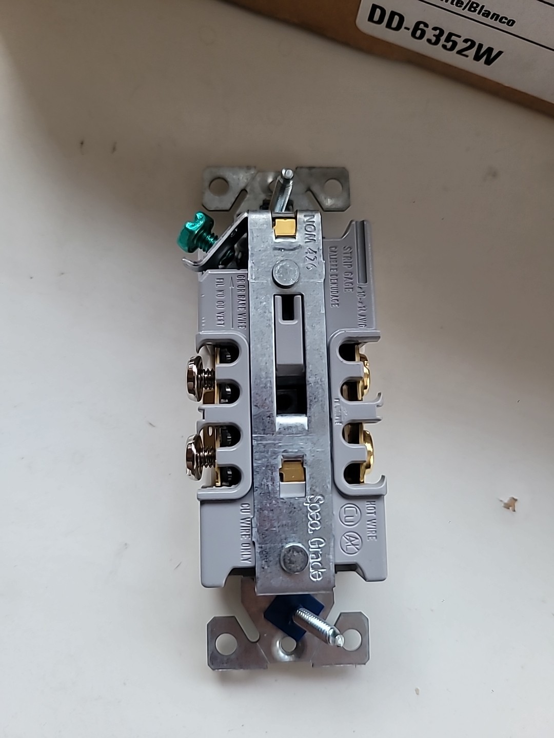 50 pk NEW Eaton 6352W-BU White Decorator Receptacle Duplex Outlet Heavy Duty 20A