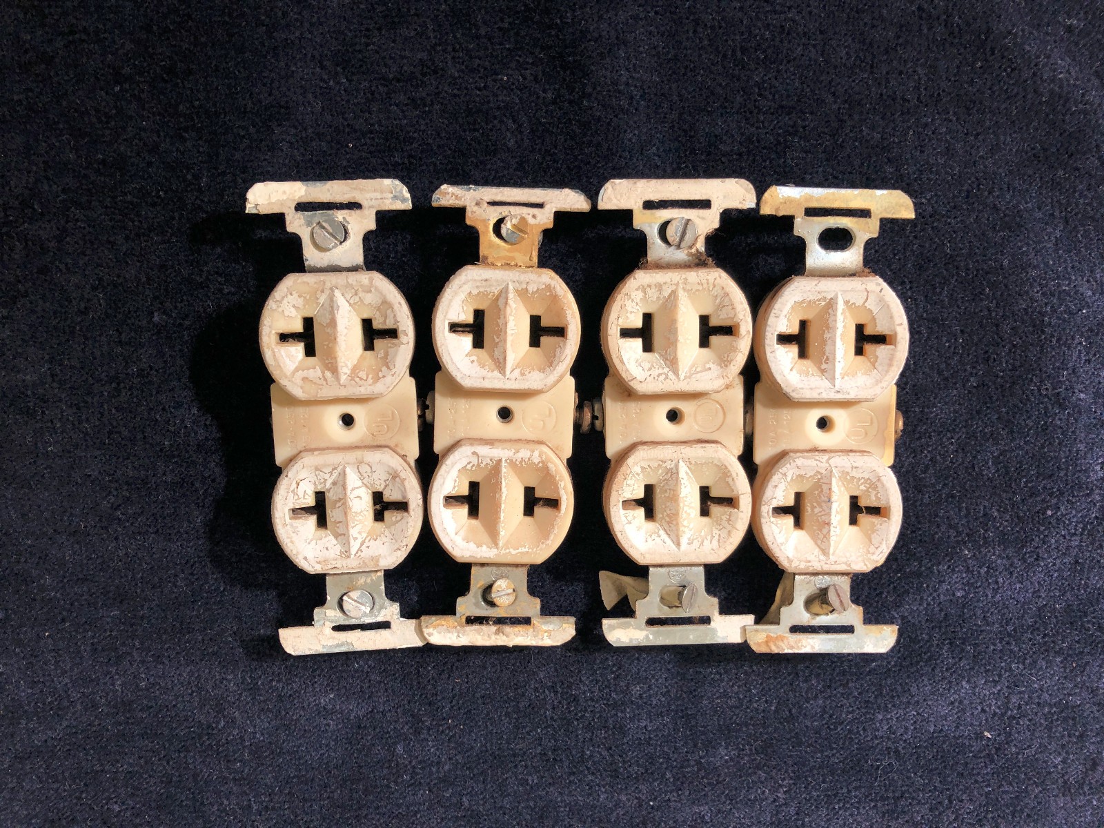 Double T-Slot Duplex Outlet Receptacle Ivory Used Lot of 10 NEMA 2-15P/C 2-15R