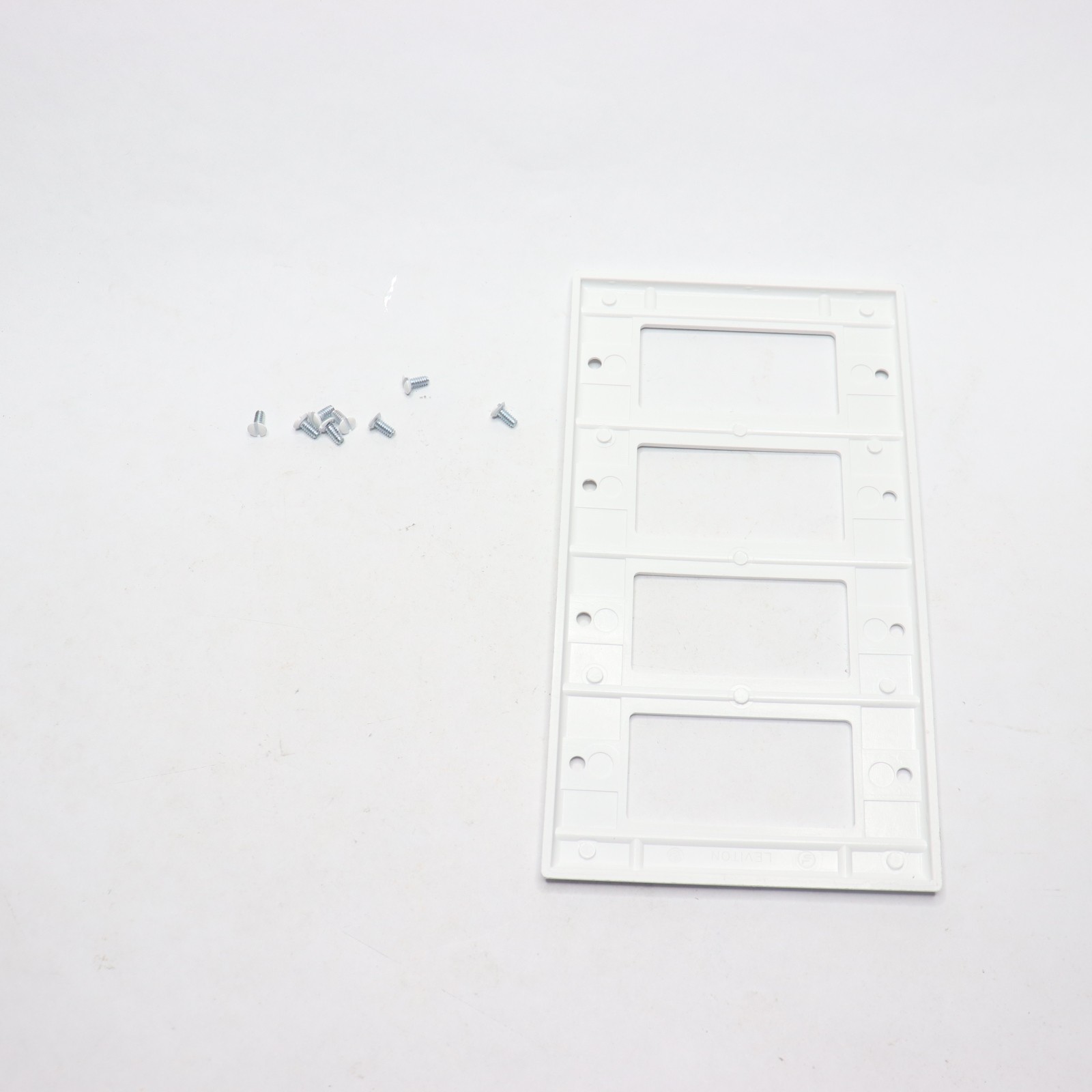 Leviton Decora/GFCI Device Wall Plate Standard Size Device Mount Plastic 4-Gang