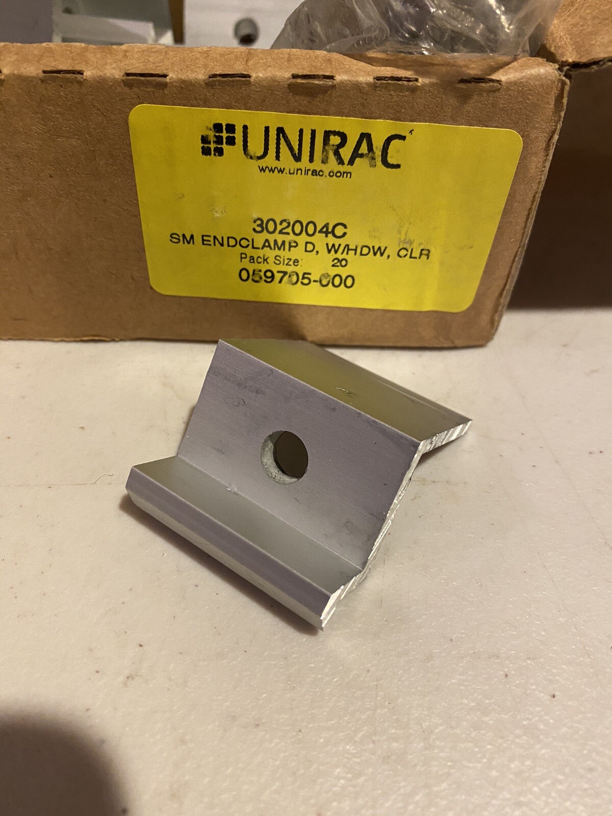 Box of 20 Unirac Solar Mount 302004C Solar Mount SM End Clamp D w/ Hardware