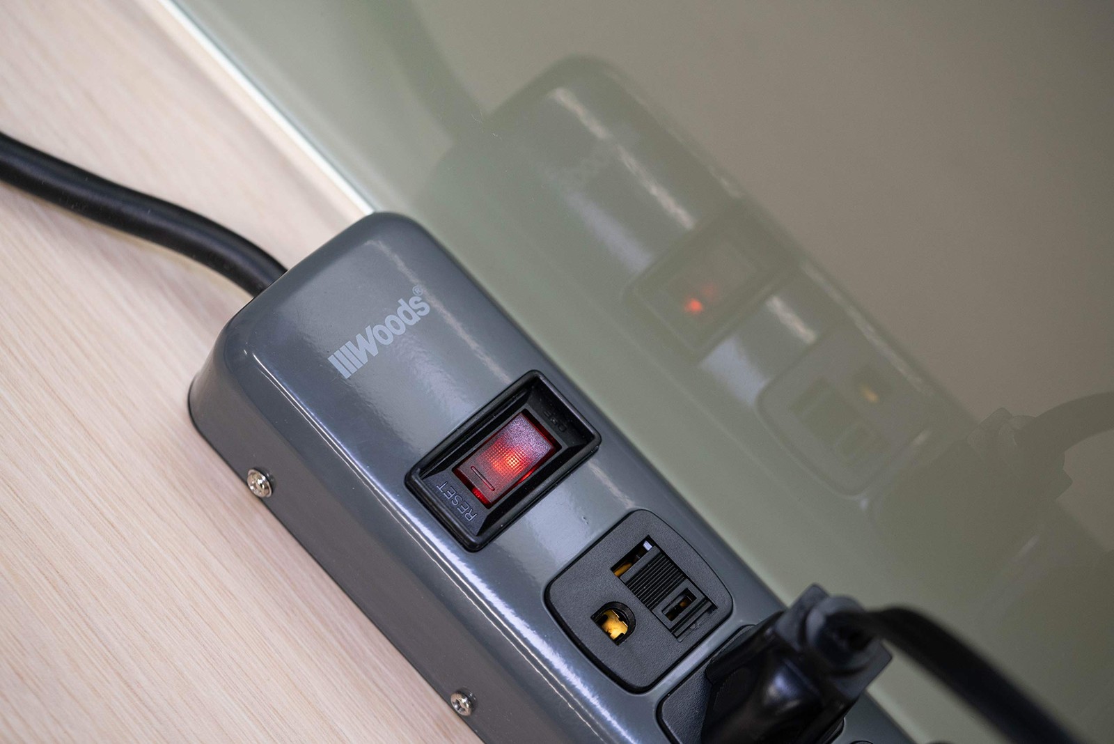Southwire Woods Metal Power Strip – 6-Grounded Outlets – 5 foot, Dark Gray