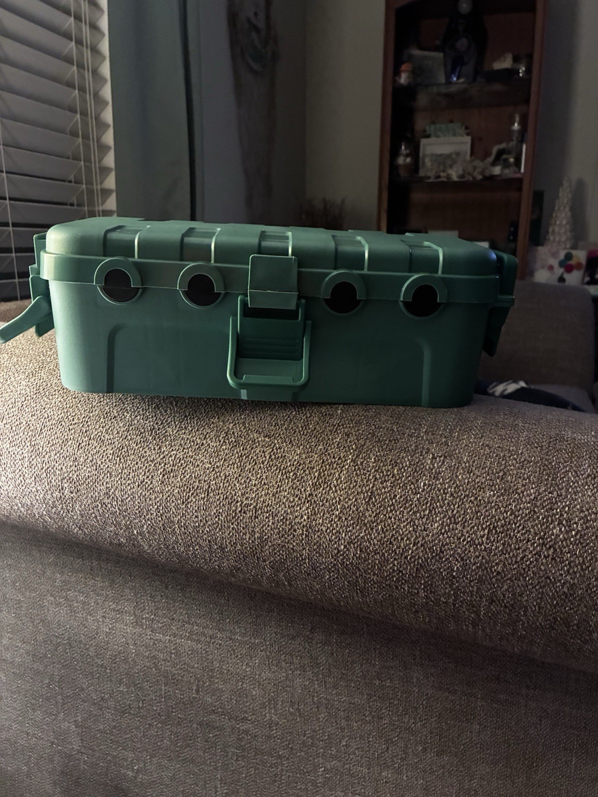 Outdoor Weather Resistant Extension Cord Connection Box, Green, 6-Outlet 120V A