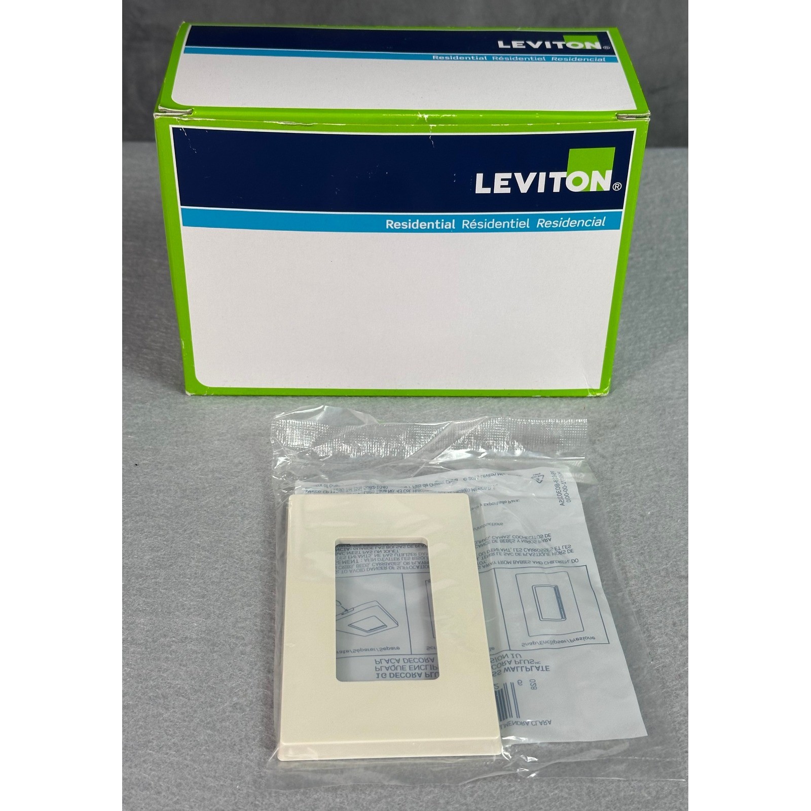 Leviton Screwless Wallplate ~ Polycarbonate ~ Light Almond ~Box of 10 ~ NEW
