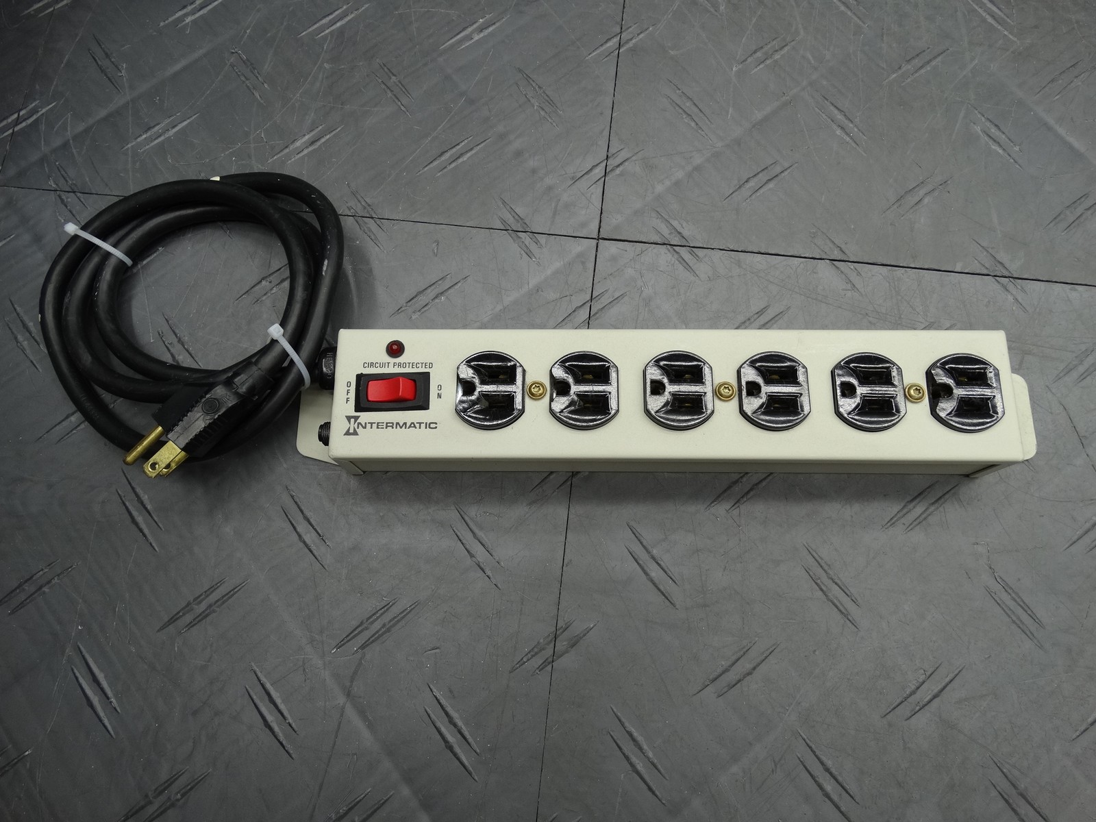 Intermatic EG634S Surge Protector 15A 125V 60Hz Transient Voltage