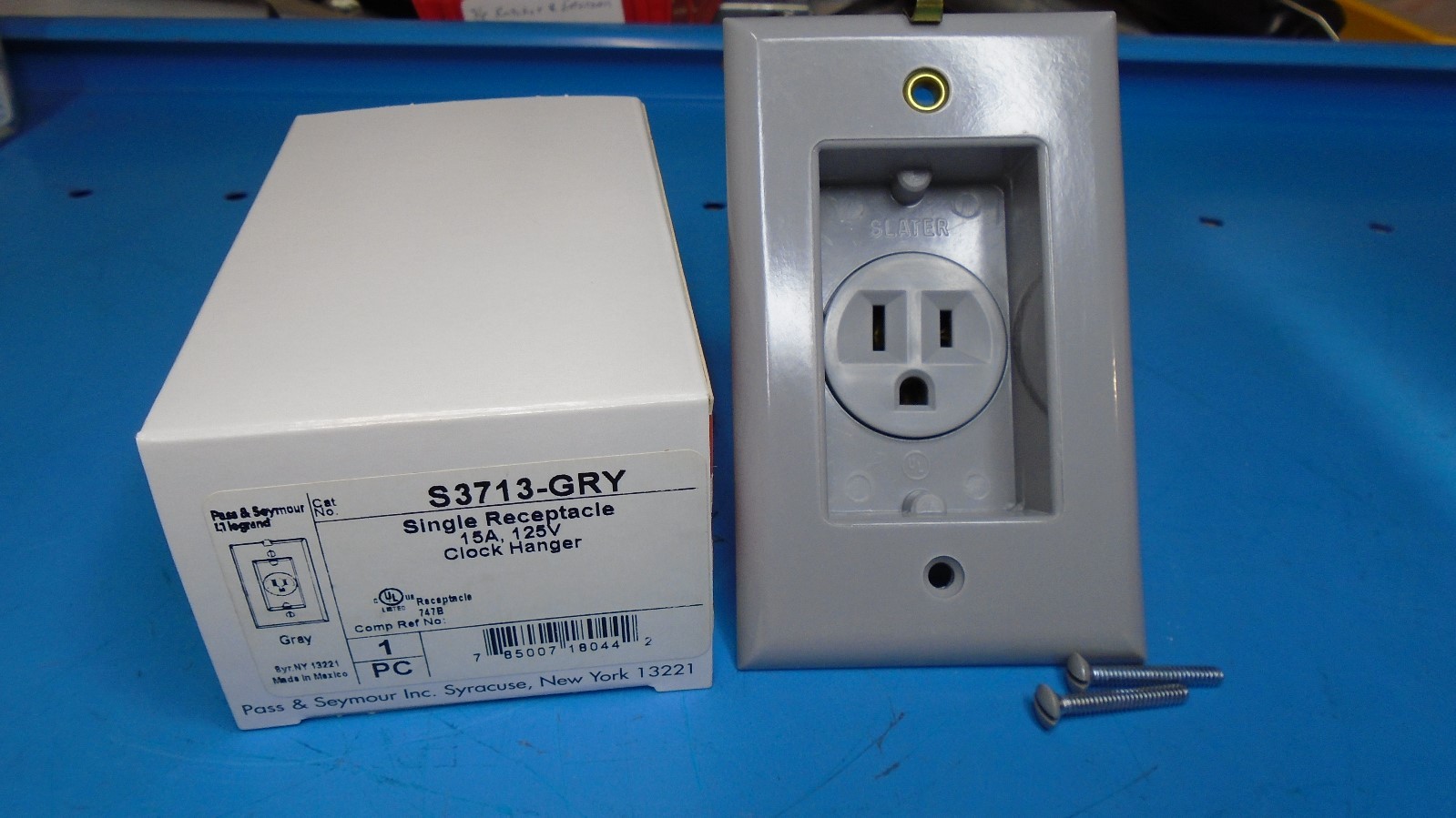 Pass & Seymour S3713-GRY Single Recessed Receptacle 15a 125v, Clock Hanger