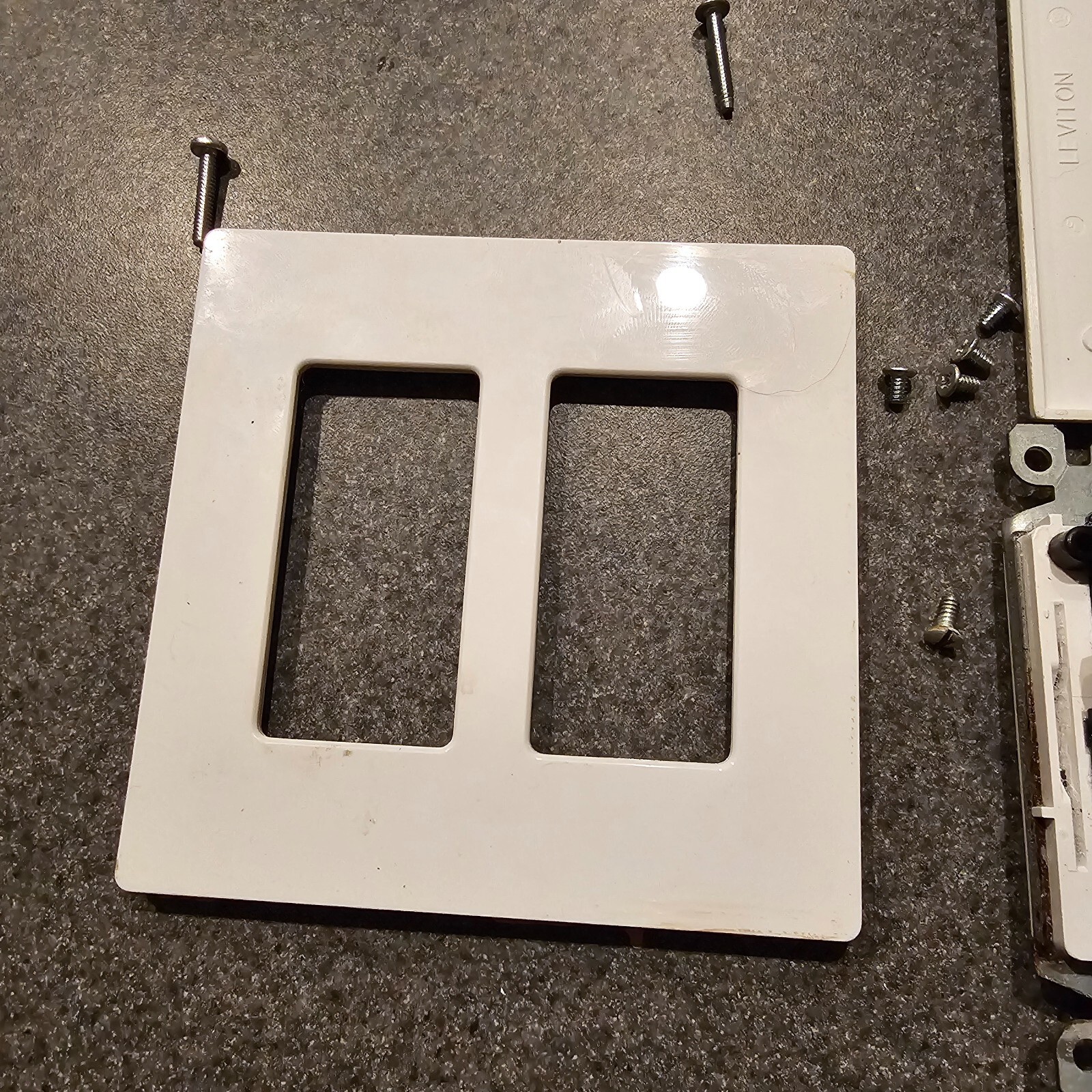Leviton 3-Way White Smooth Rocker Wall Light Switch 15A 120V USA Seller