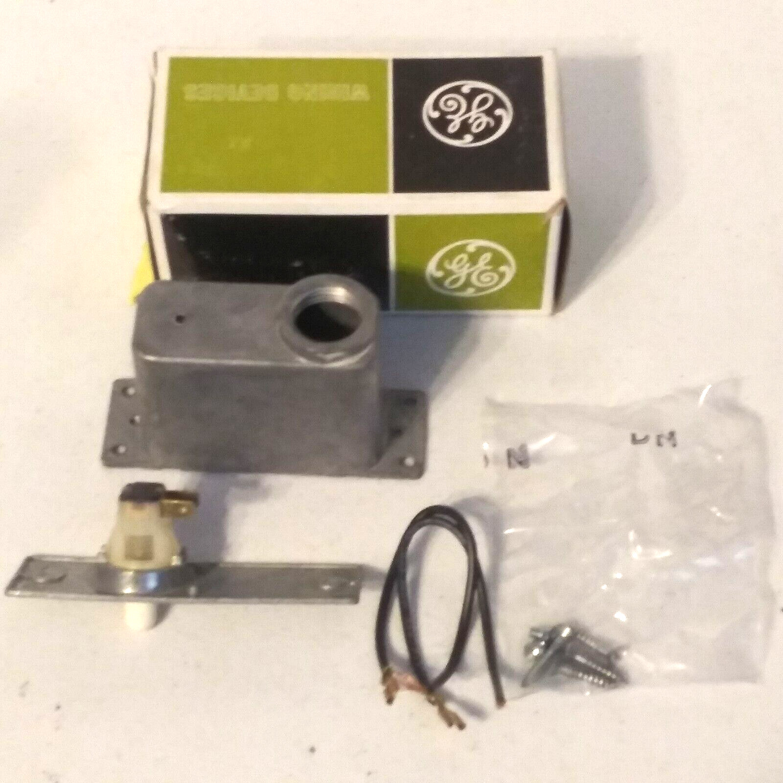 New Old Stock GE Door Light Switch-Door CLOSED/ Light On SD-2 Door Closed Switch