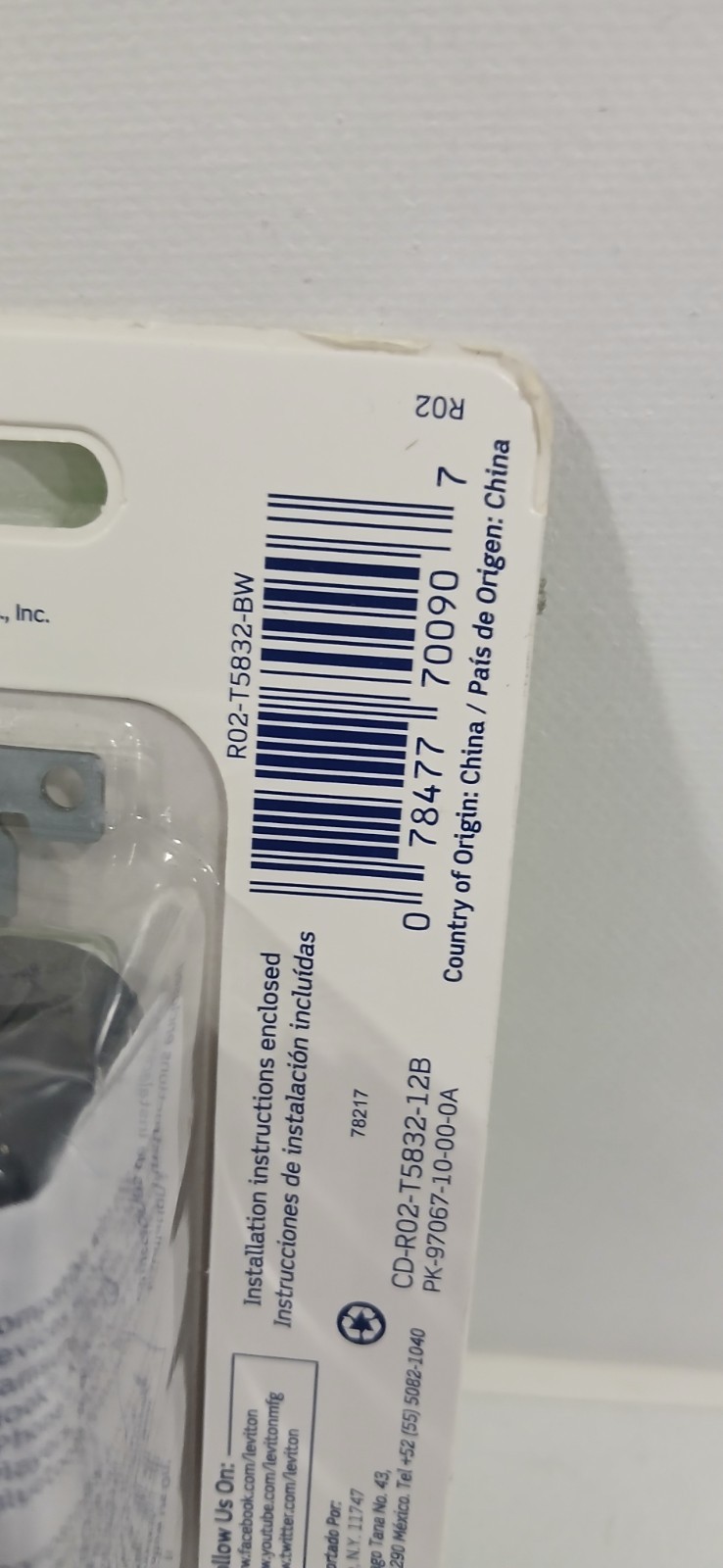 Leviton USB Outlet Tamper Resistant White Type A 18W 20A T5832-BW