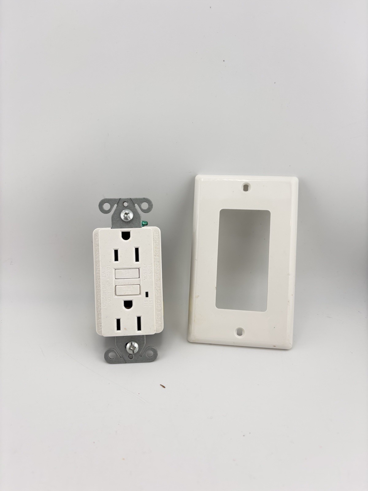 1- 15AMP SELF TEST GFCI RECEPTACLE 125V BACK SIDE WIRED WHITE