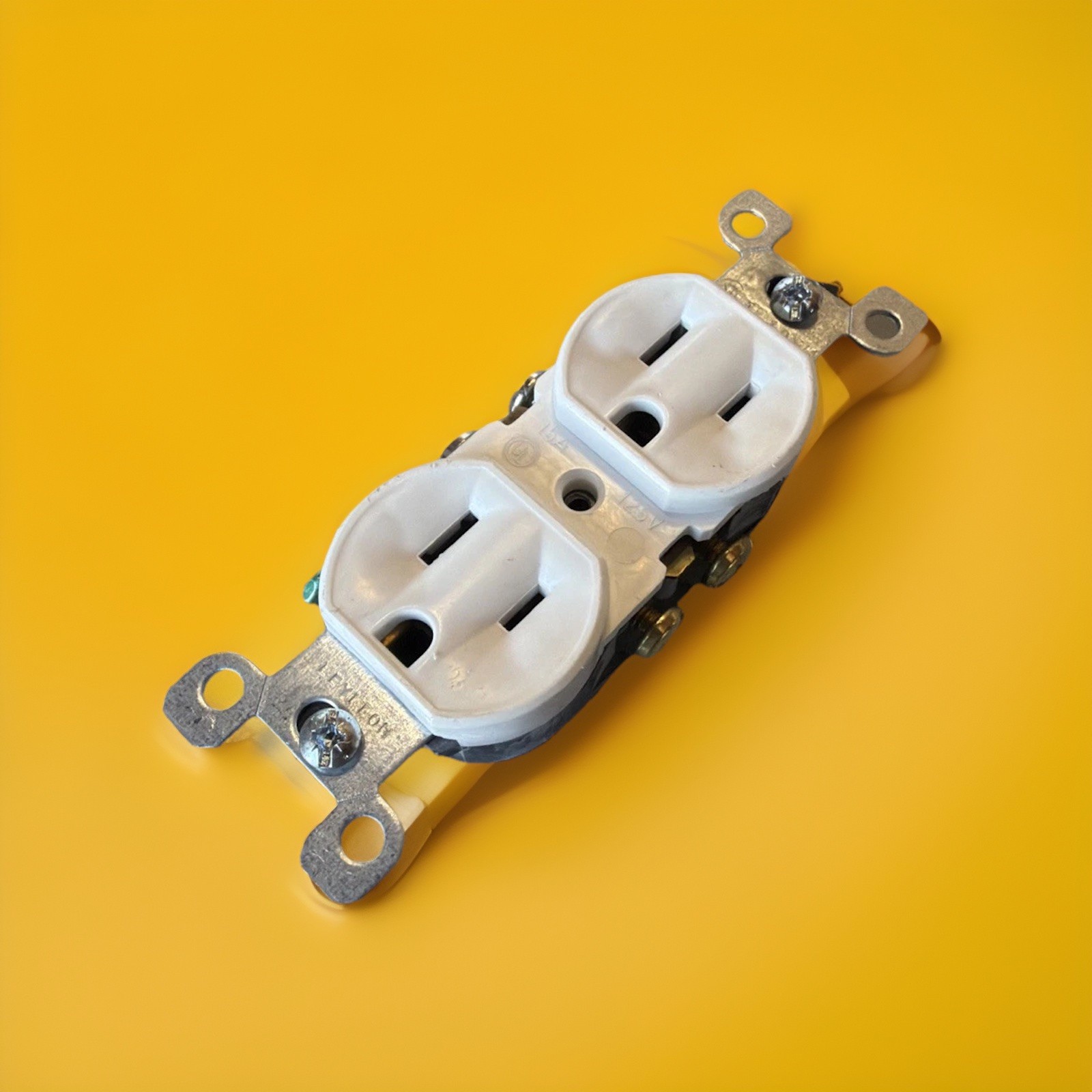 🔥 Leviton Duplex Outlet Receptacle 15A 125V White Residential ~ 11 Units🔥