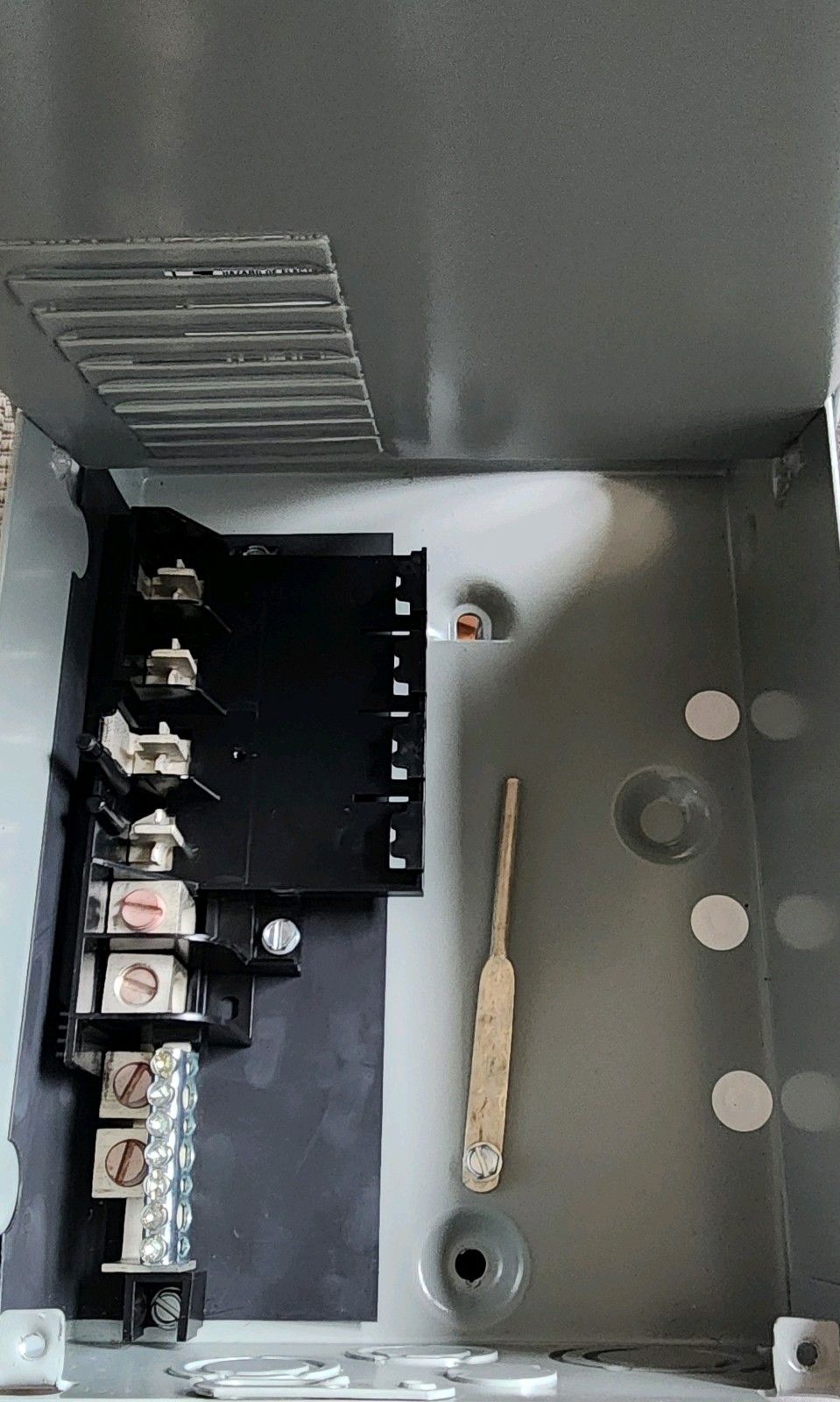 Mail Lug 125 Amps 4/8 Breakers. TL412R1P 125A