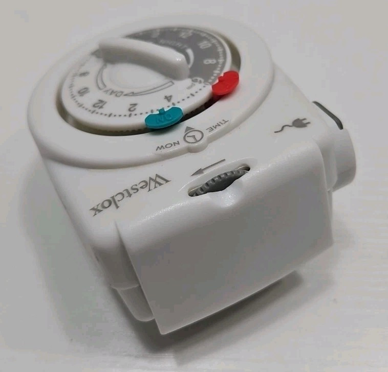 Westclox Model 12-850 Automatic Indoor Lights – Wall Timer – 1875 Watts 15 Amps