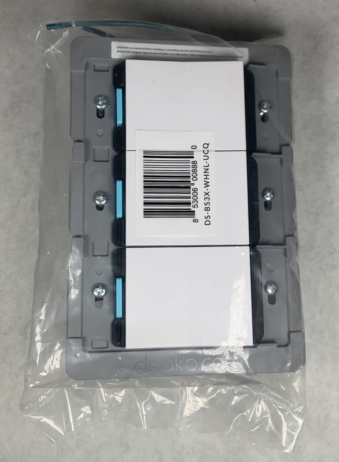 NEW Deako 3-Gang Backplate and Faceplate, Simple Rocker Switch, DS-BS3X-WHNL-UCQ