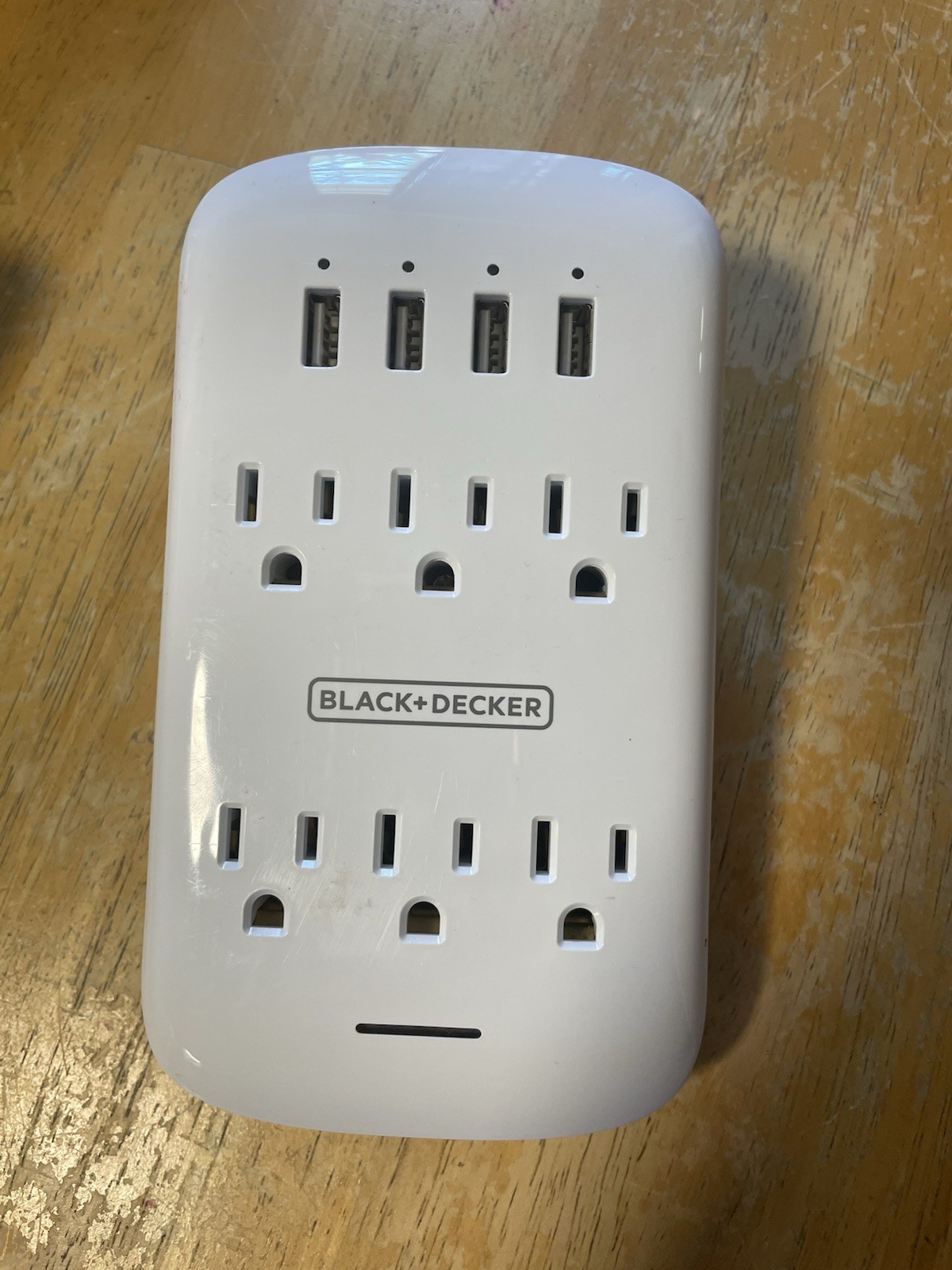 BLACK+DECKER White 6 Grounded Outlets Surge Protector with 4 USB Charging Ports