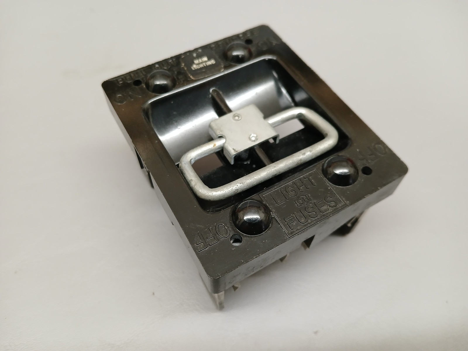 CUTLER HAMMER 60 AMP LIGHT FUSE PANEL PULLOUT FUSE HOLDER