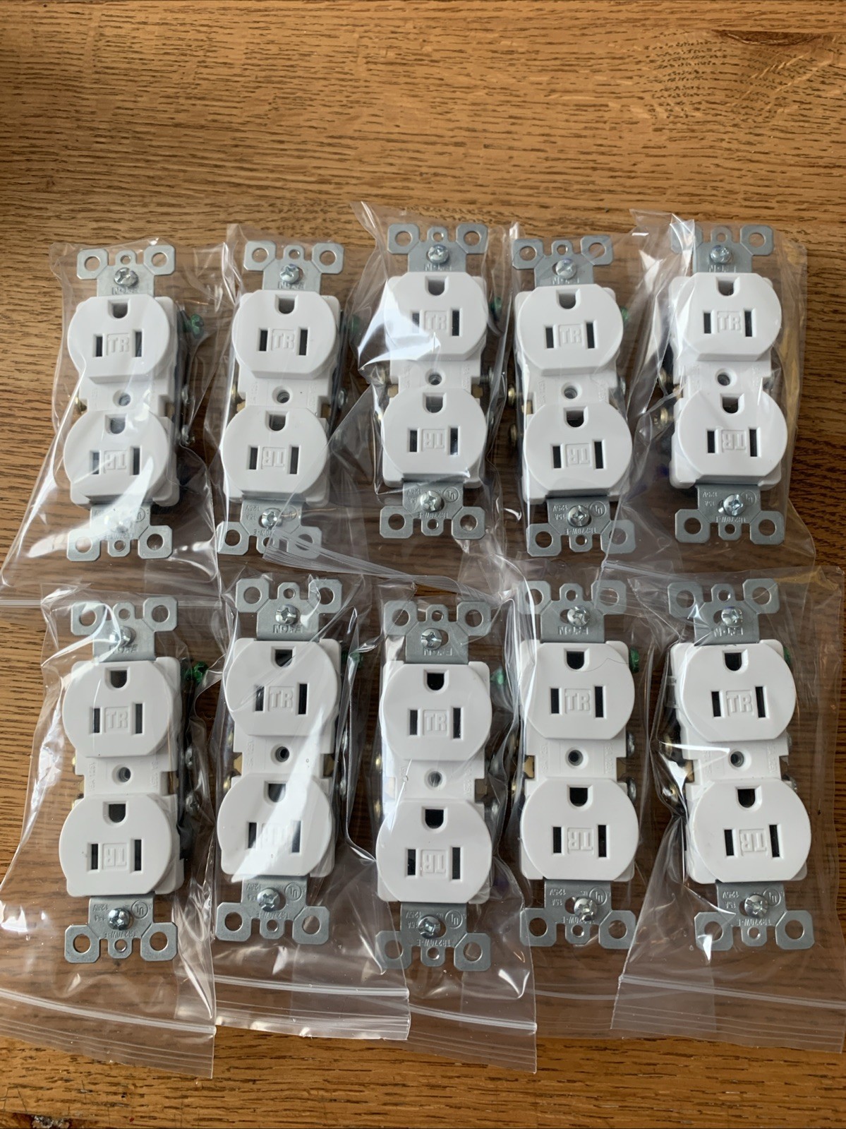 10 X Eaton – TR270W-E – White Tamper Resistant Duplex Receptacle Outlet 15A