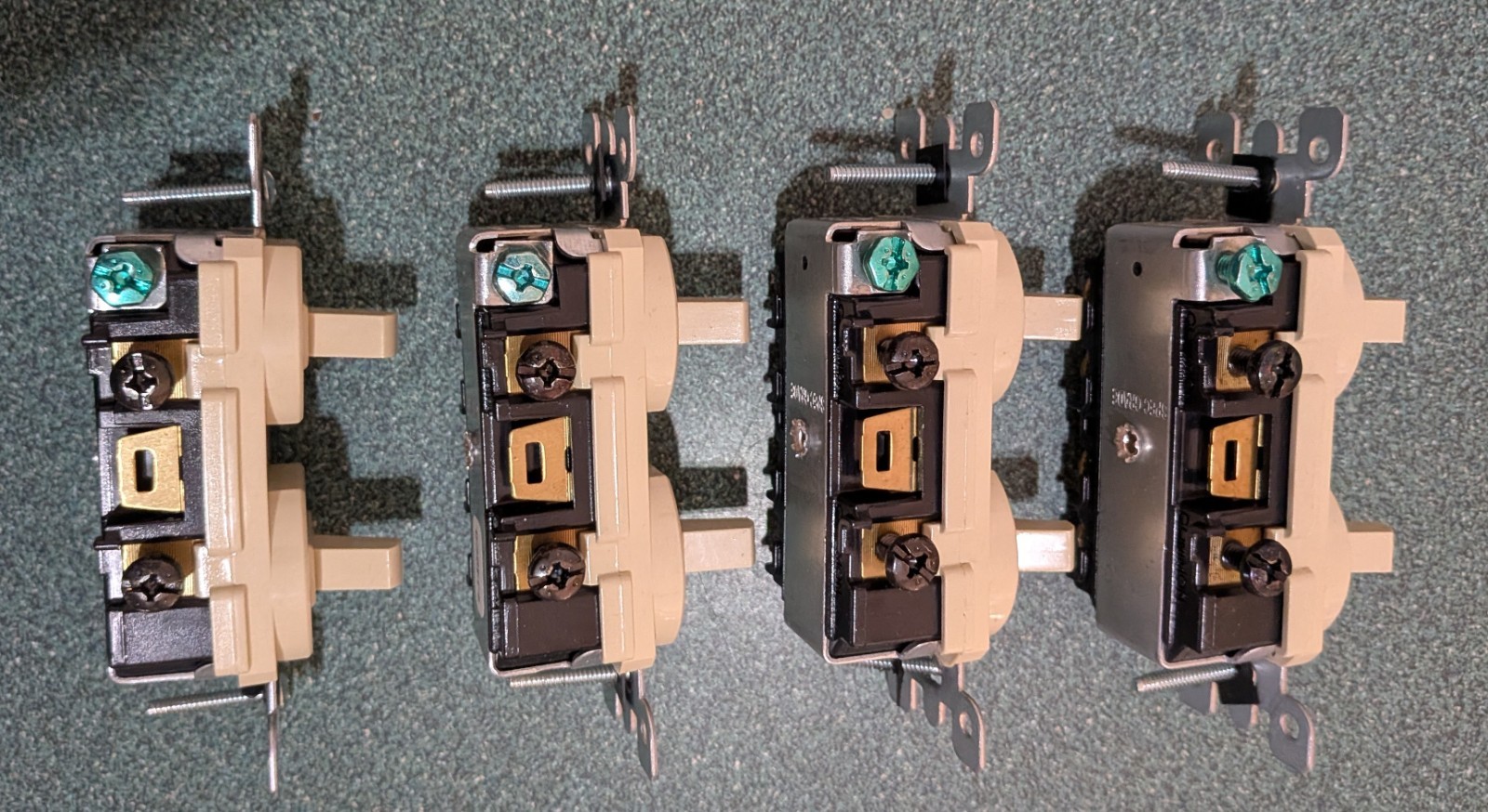 Leviton Dual 15 Amp 3-Way Switch-Side Wired-5243-I Ivory Pack of 4