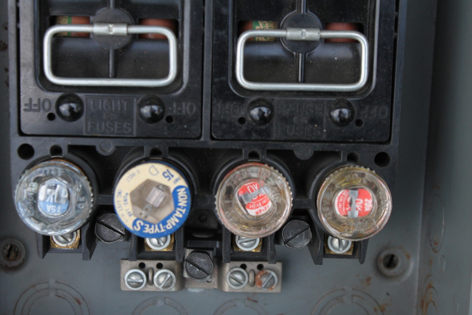 CUTLER HAMMER 100 AMP SERVICE / FUSE PANEL with pull out fuse blocks WORKING
