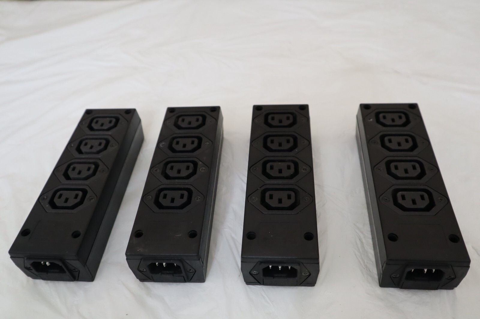 Rich Bay ICSZ-0104 Power outlet strips, 4 Outlets, 10A, 250V Lot of 4