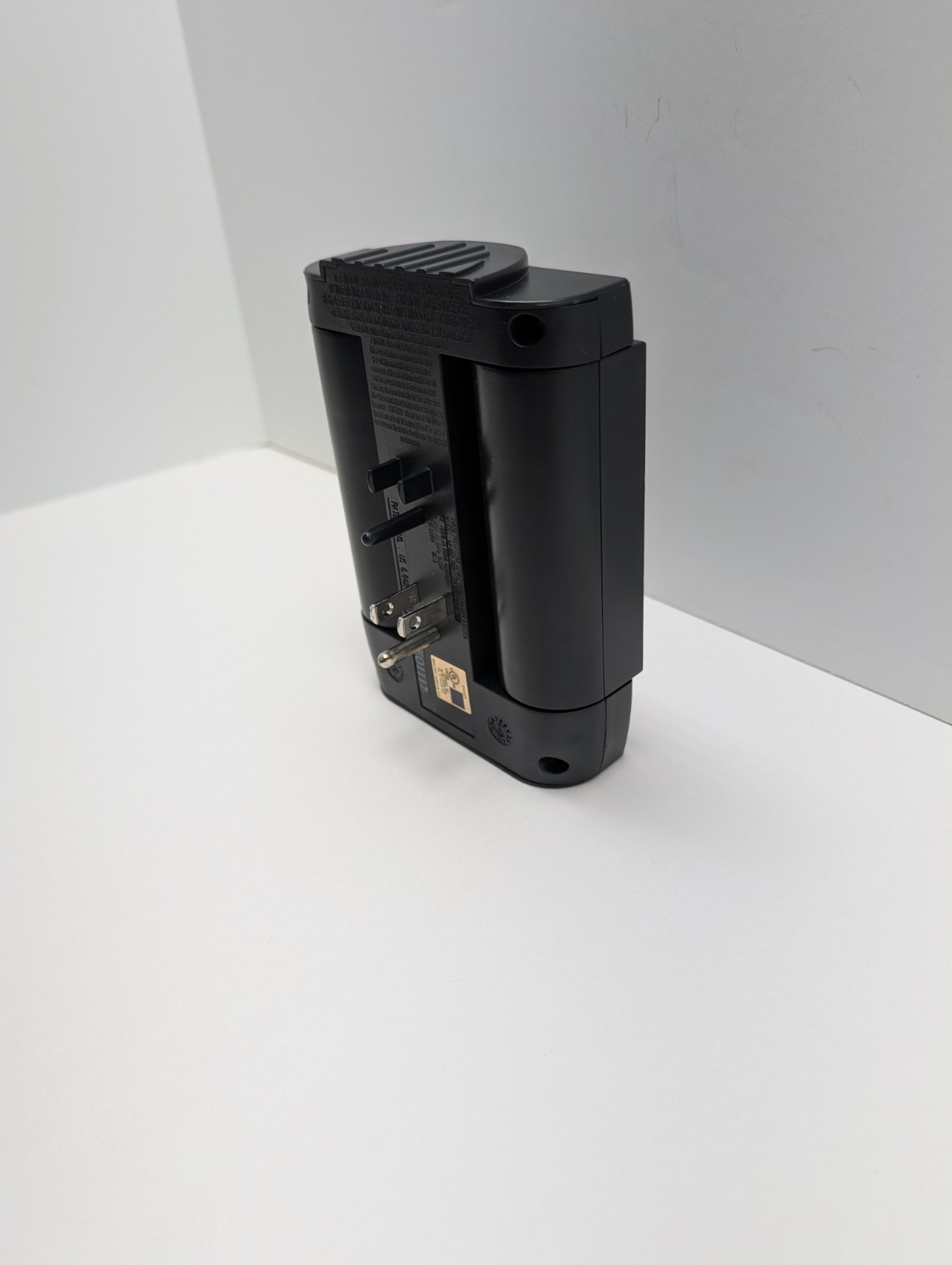 Globe Electric 6-Outlet Swivel Surge Protector Wall Tap 2100J Black – New